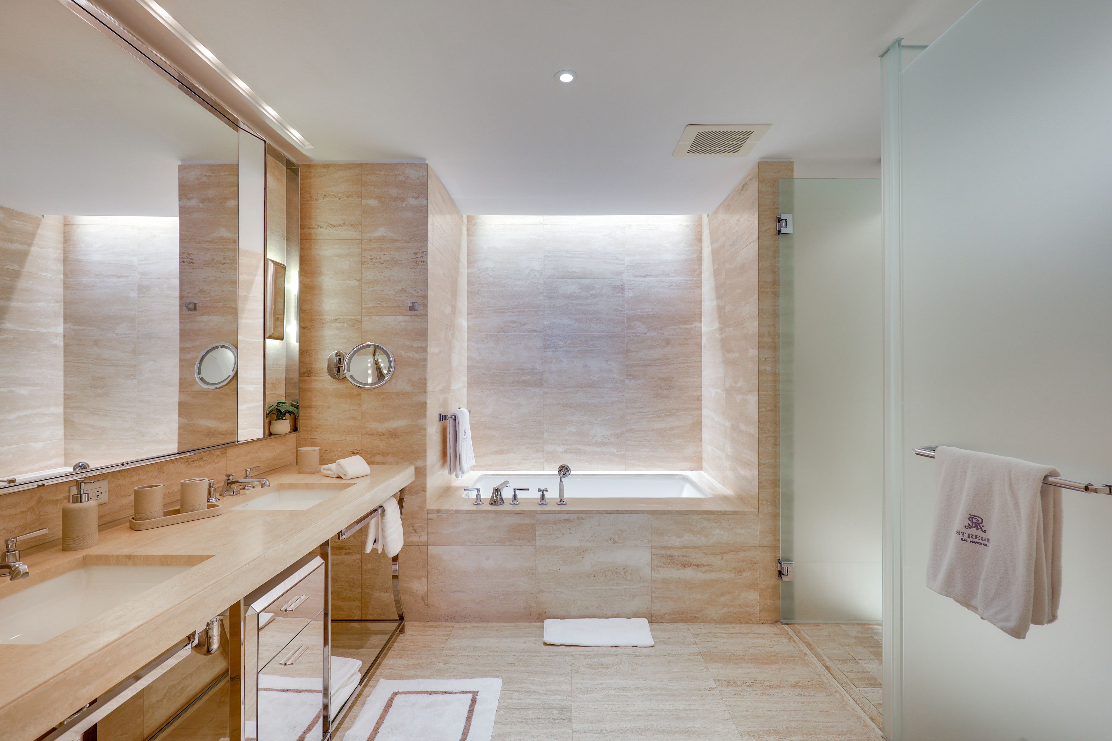 Full Bathroom | Towels Provided