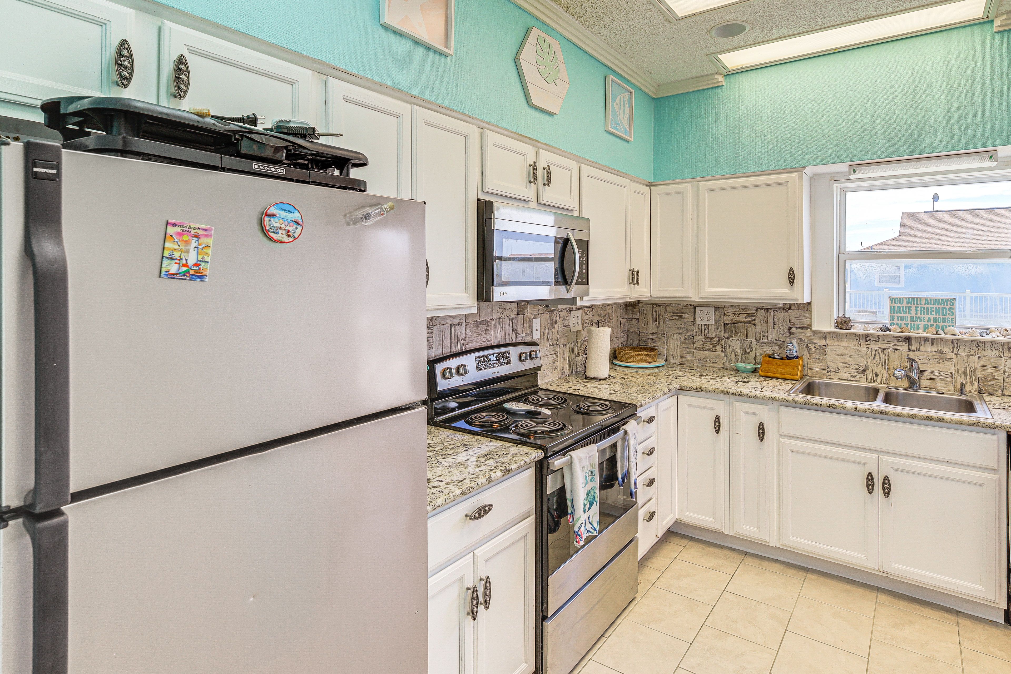 Kitchen | Dishwasher | Drip Coffee Pot | Toaster | Blender