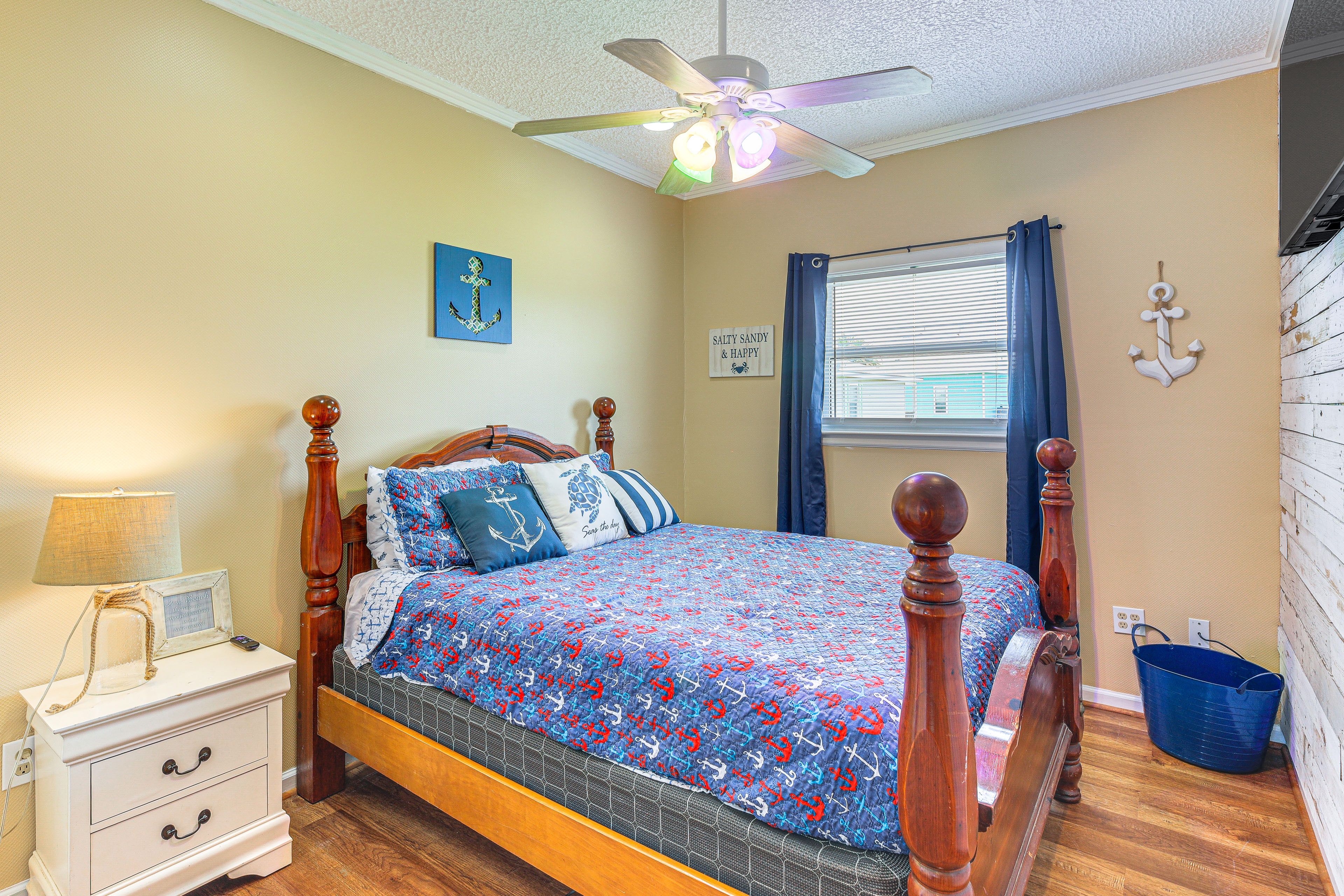 Bedroom 3 | Queen Bed
