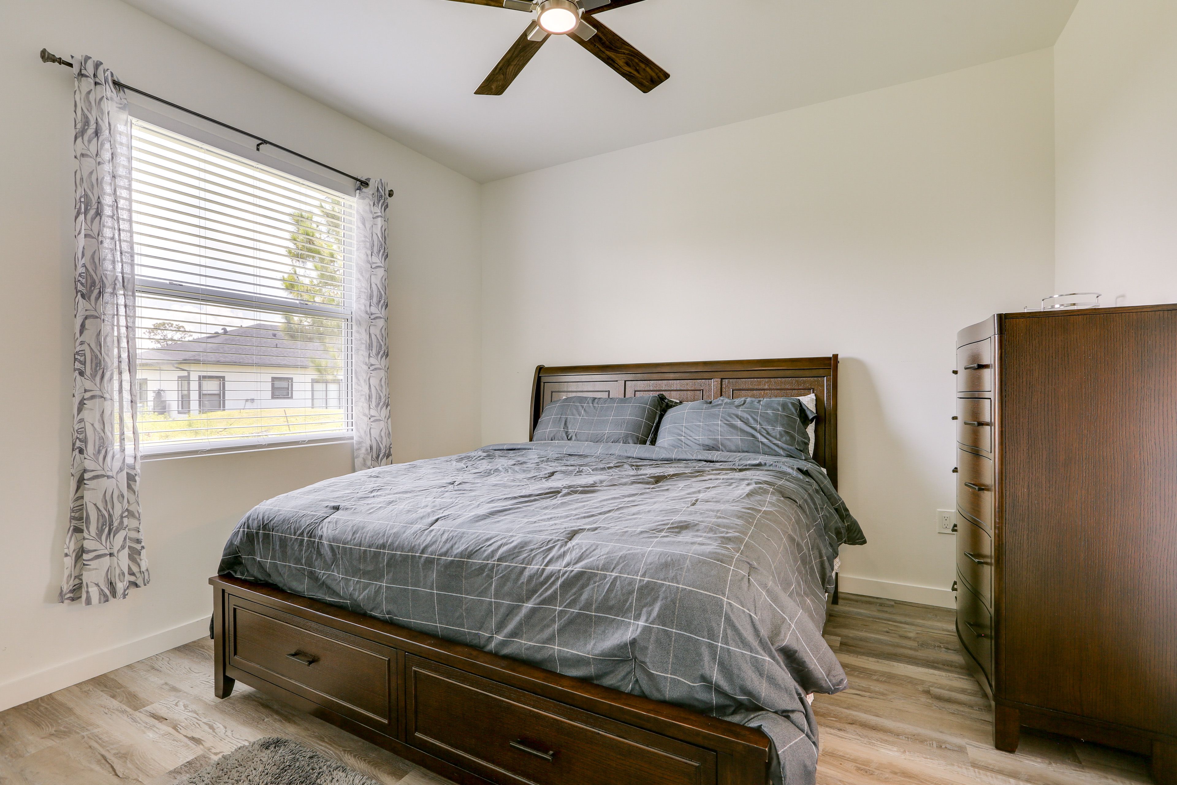 Bedroom 1 | King Bed