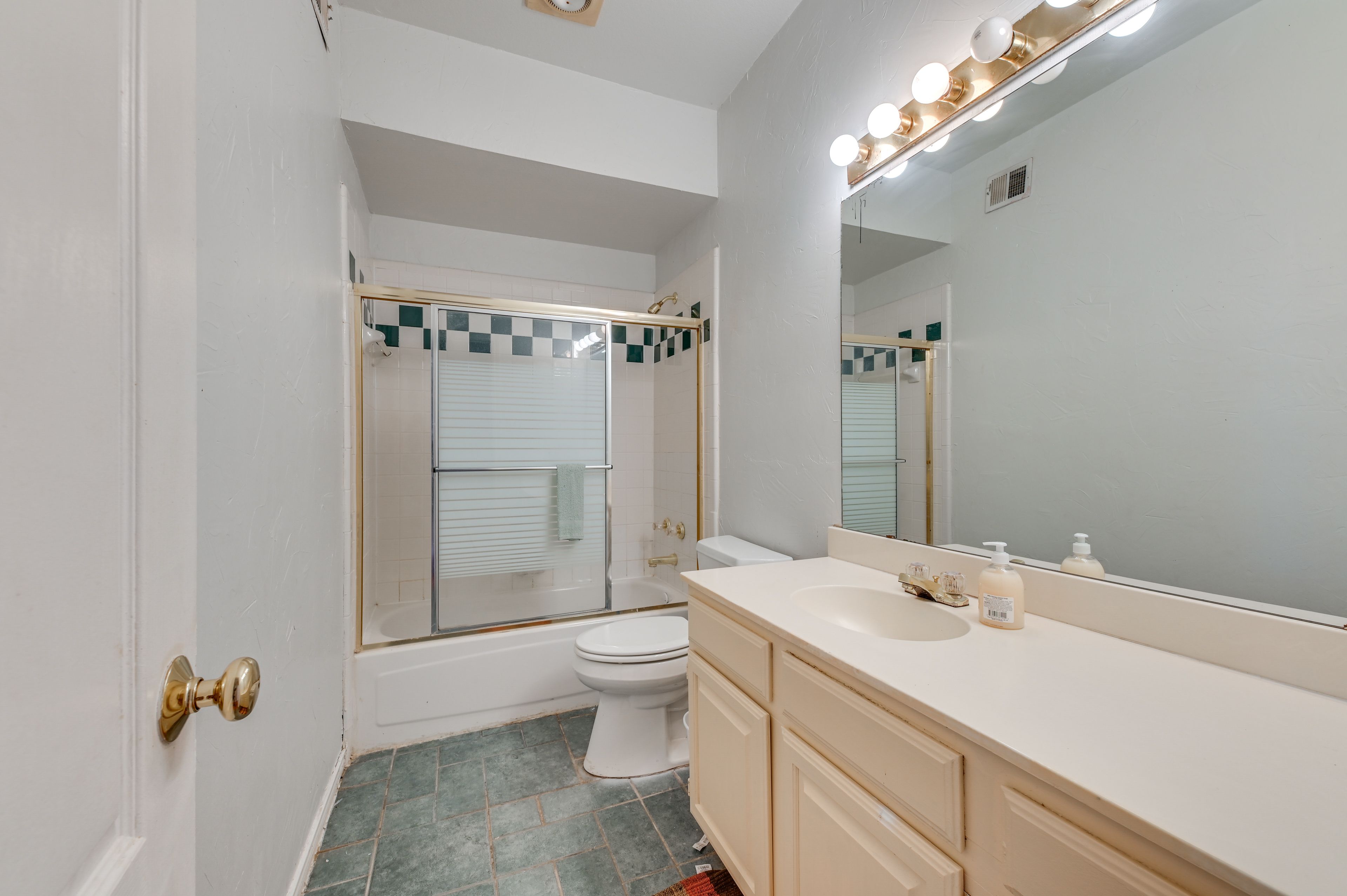 Full Bathroom