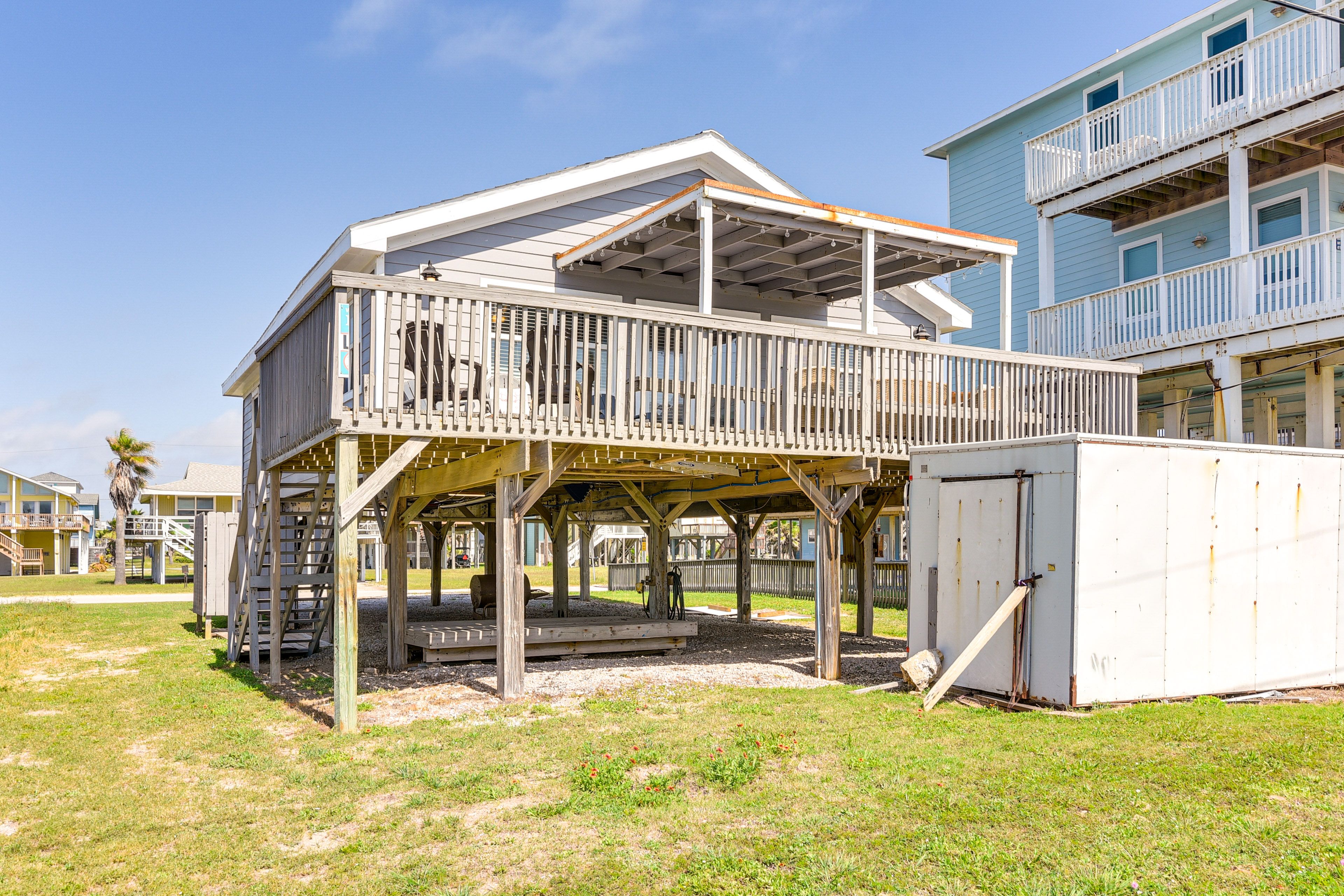 Exterior | Driveway ( Vehicles) | Free Street Parking