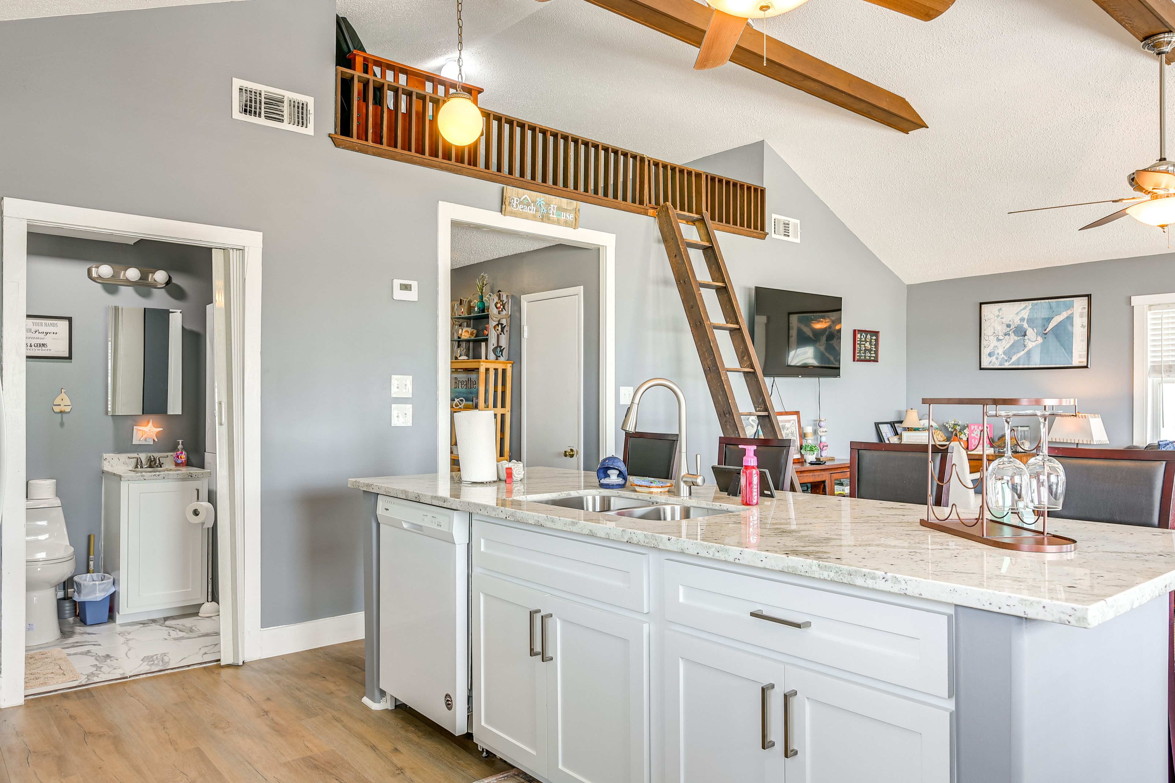 Kitchen | Trash Bags/Paper Towels