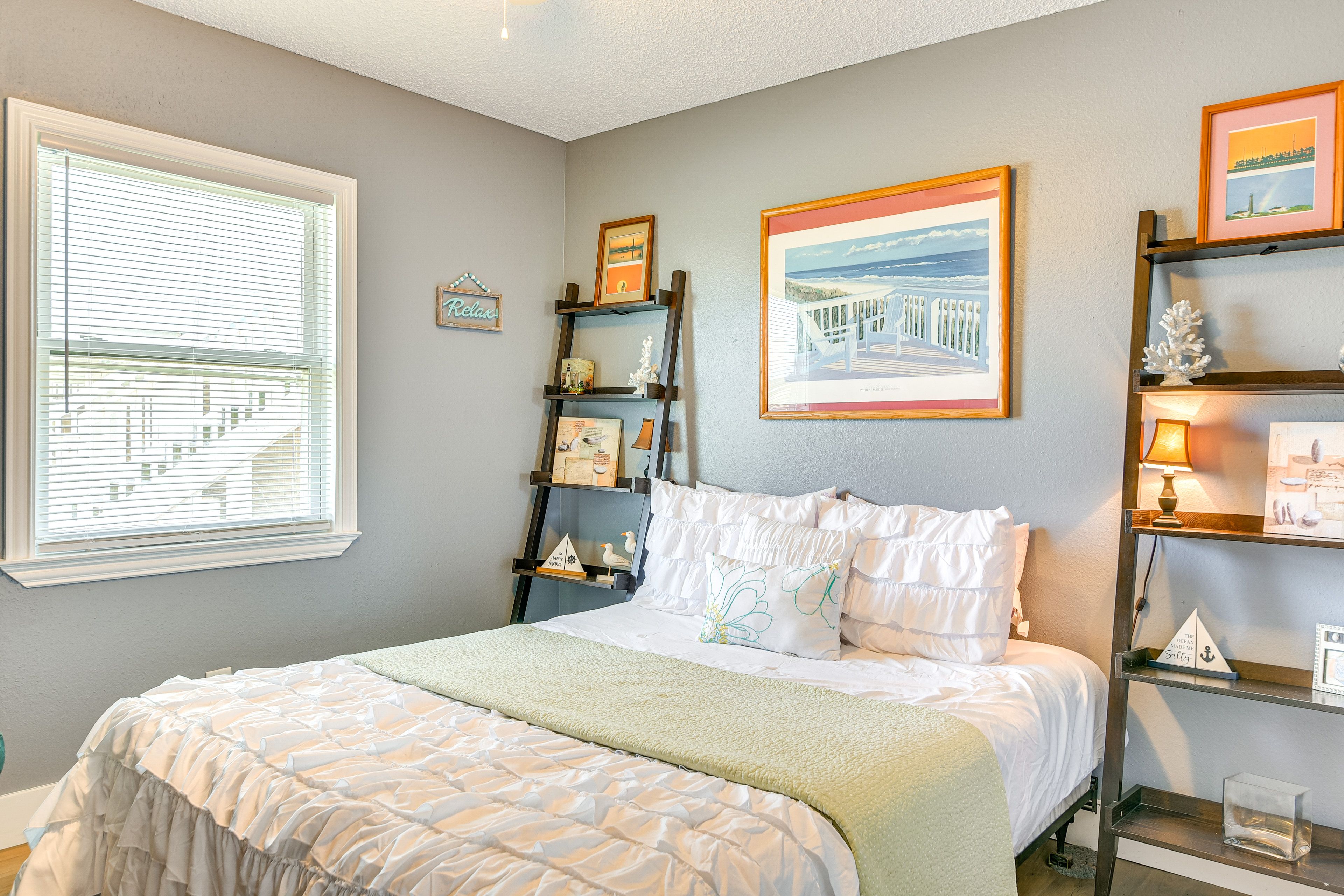 Bedroom 2 | Queen Bed