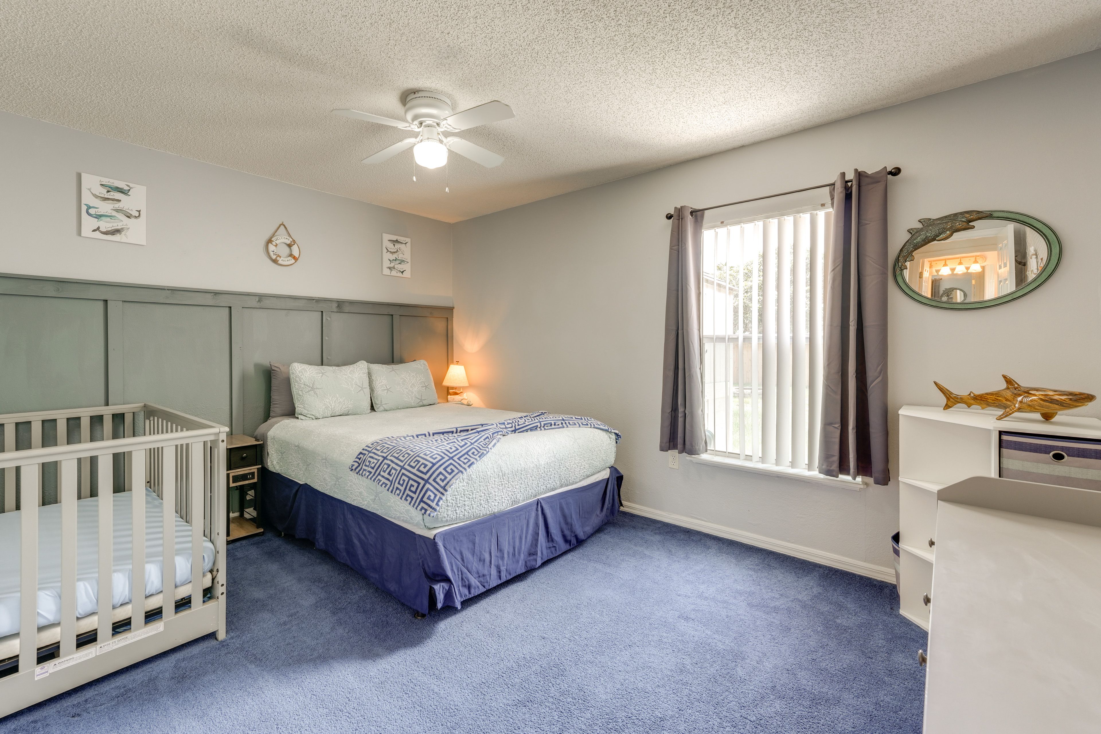 Bedroom 2 | Queen Bed | Crib