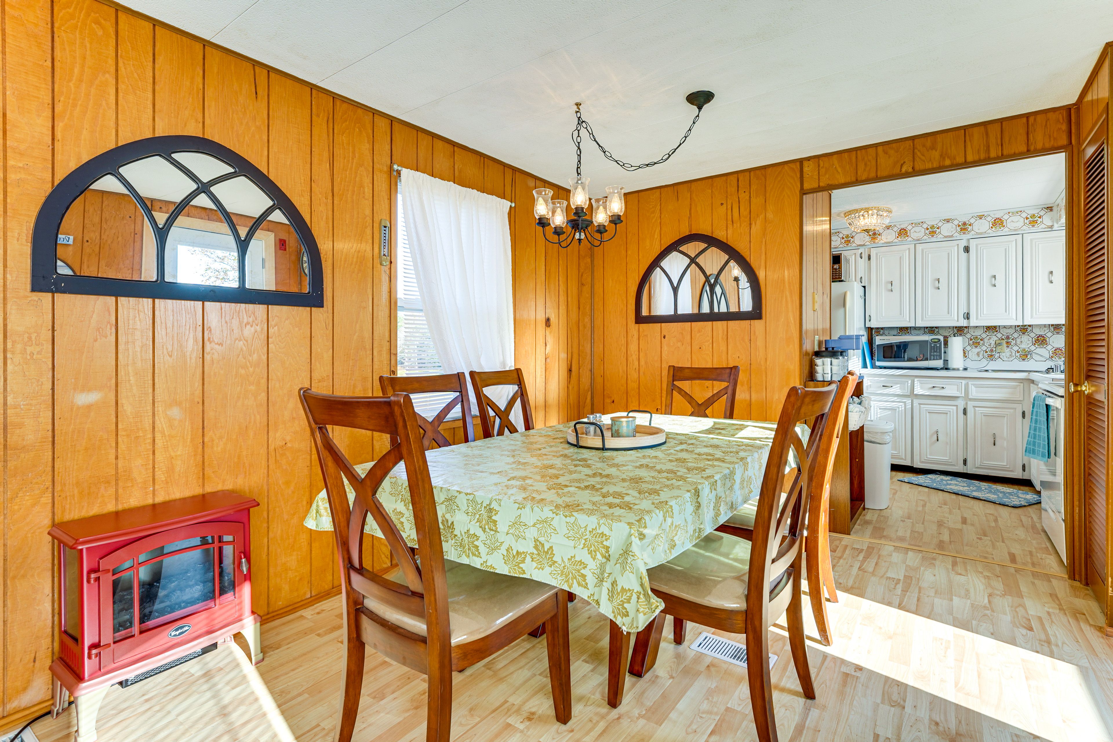 Dining Area | Dishware & Flatware