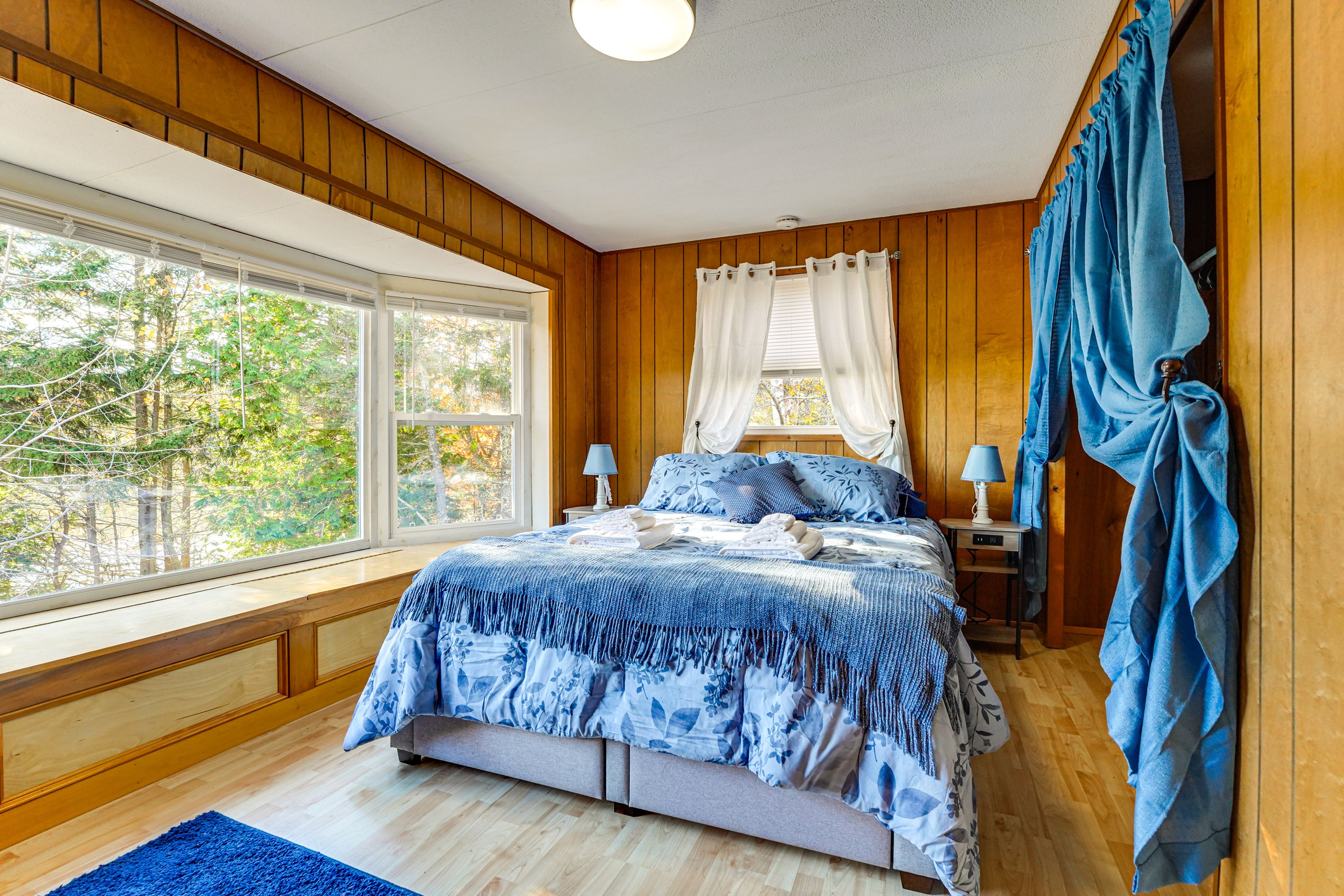 Bedroom 1 | Queen Bed | Linens