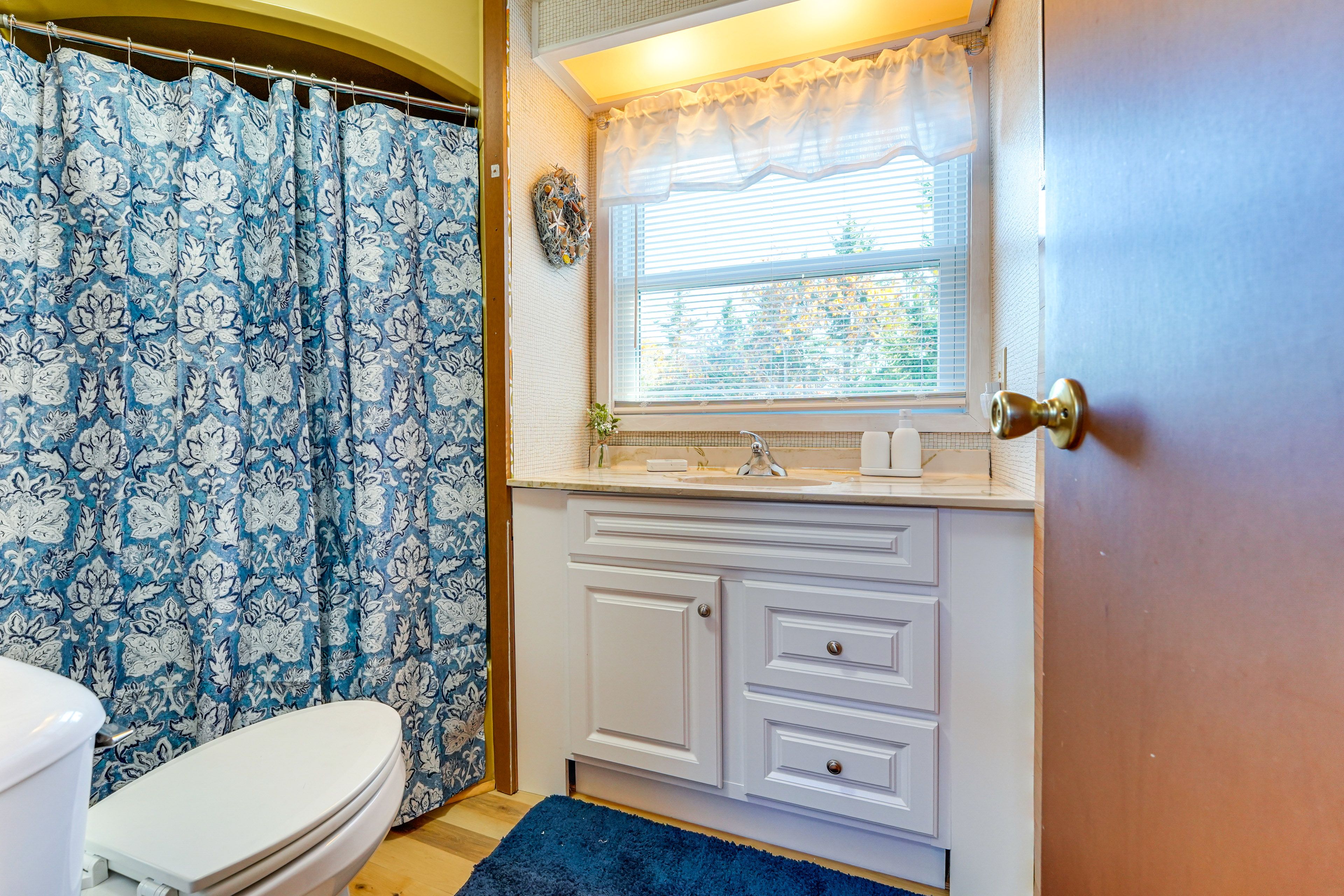 Full Bath | Towels | Hair Dryer