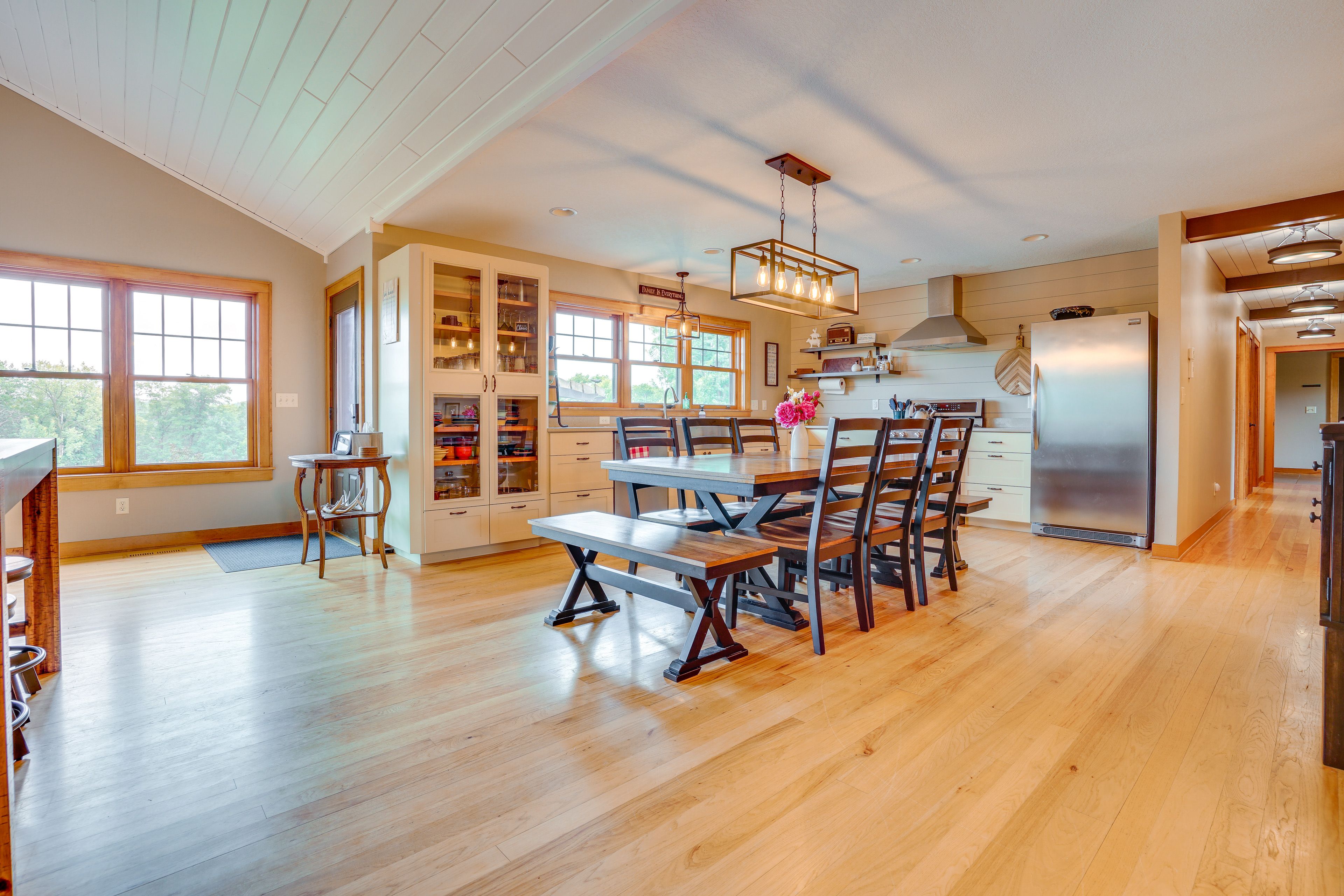 Dining Area | Dishware/Flatware Provided