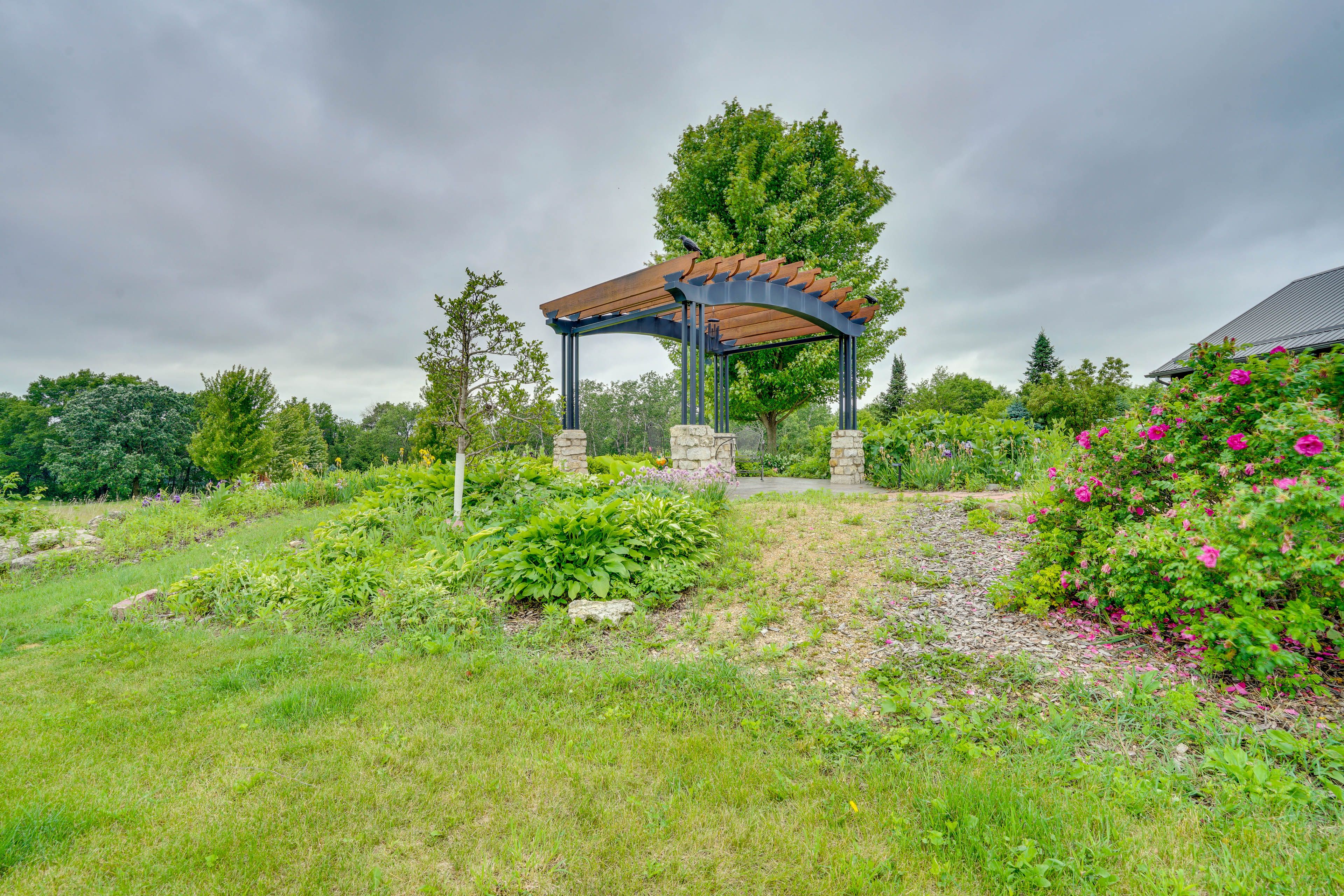 Shared Garden | Pergola | Outdoor Dining Area