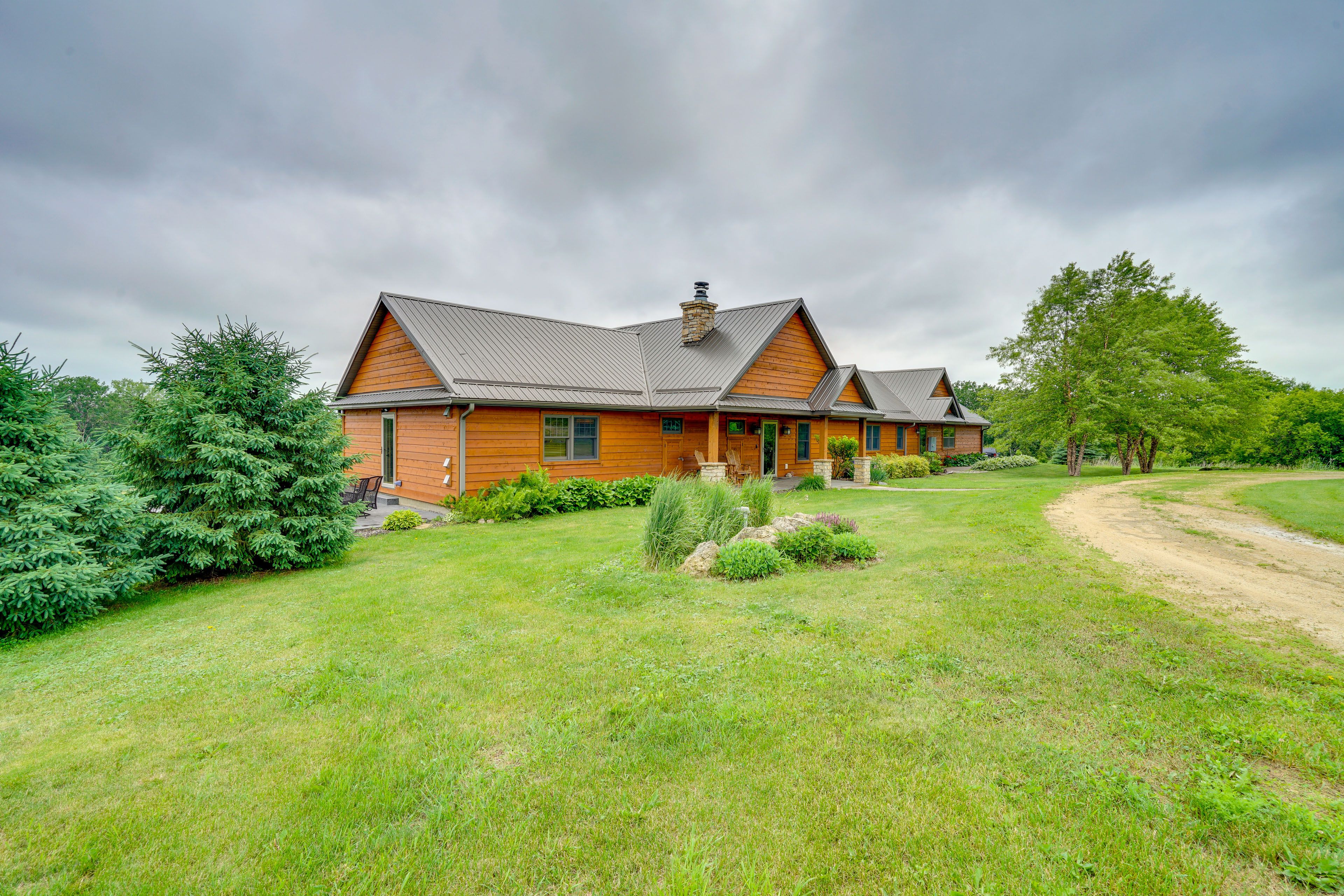 Parking | Circular Driveway (4 Vehicles) | RV/Camper Parking Allowed