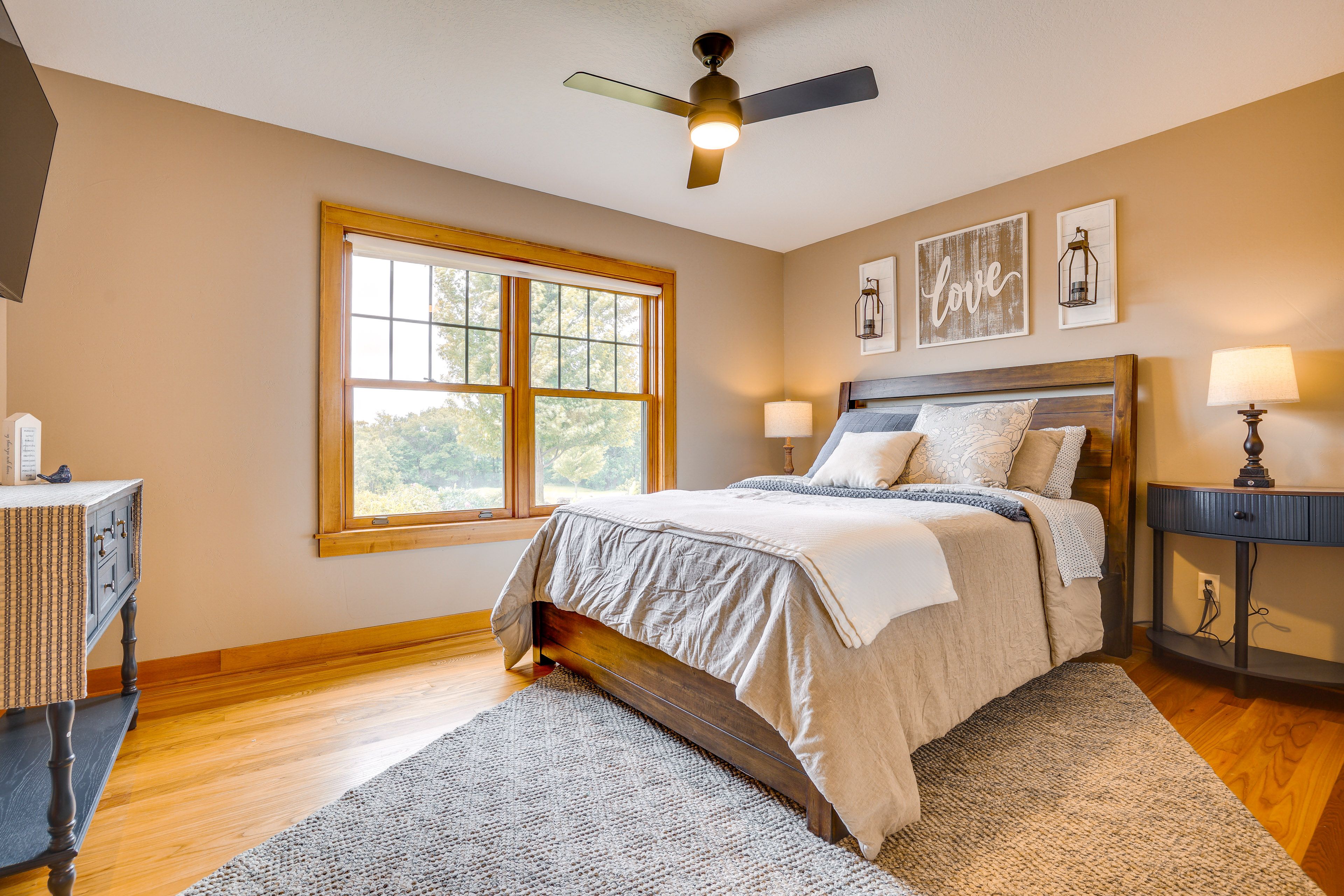 Bedroom 3 | Queen Bed | Smart TV