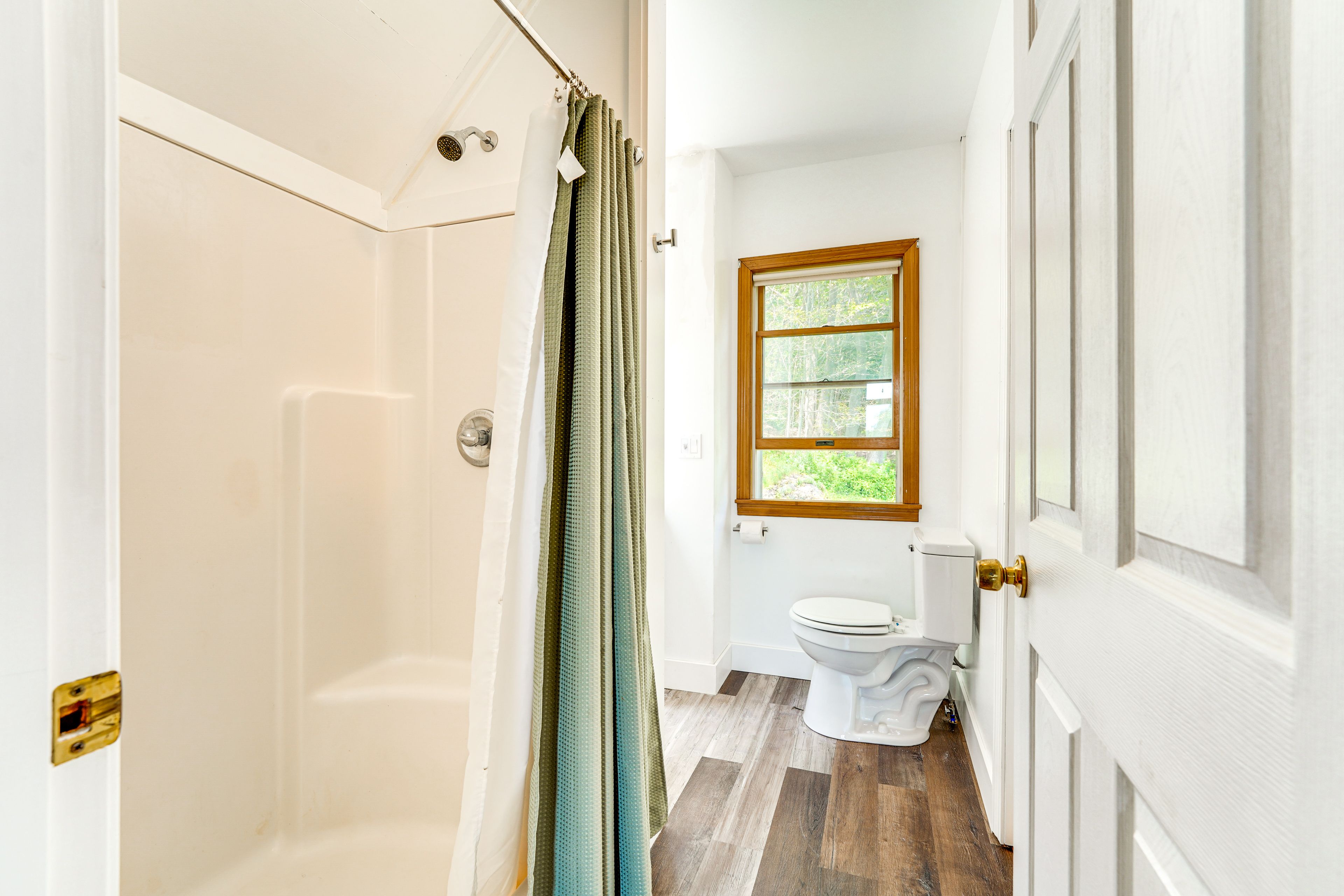 Full Bathroom | 2nd Floor