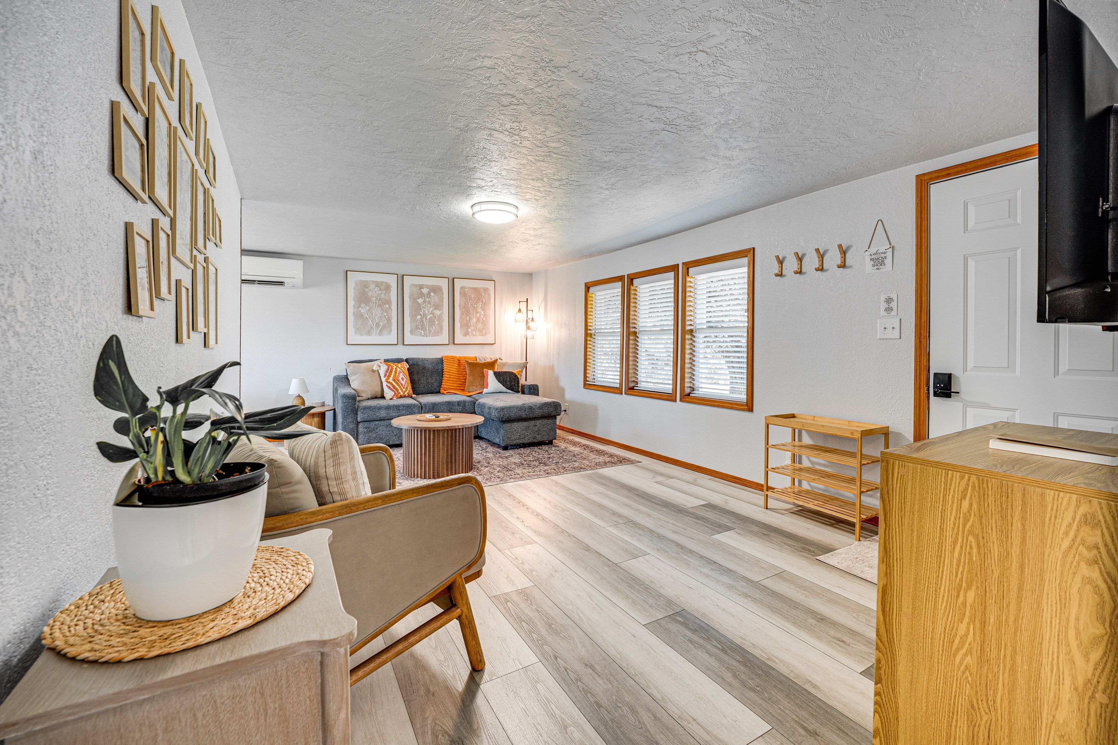 Living Area | Queen Sleeper Sofa | Flat-Screen TV