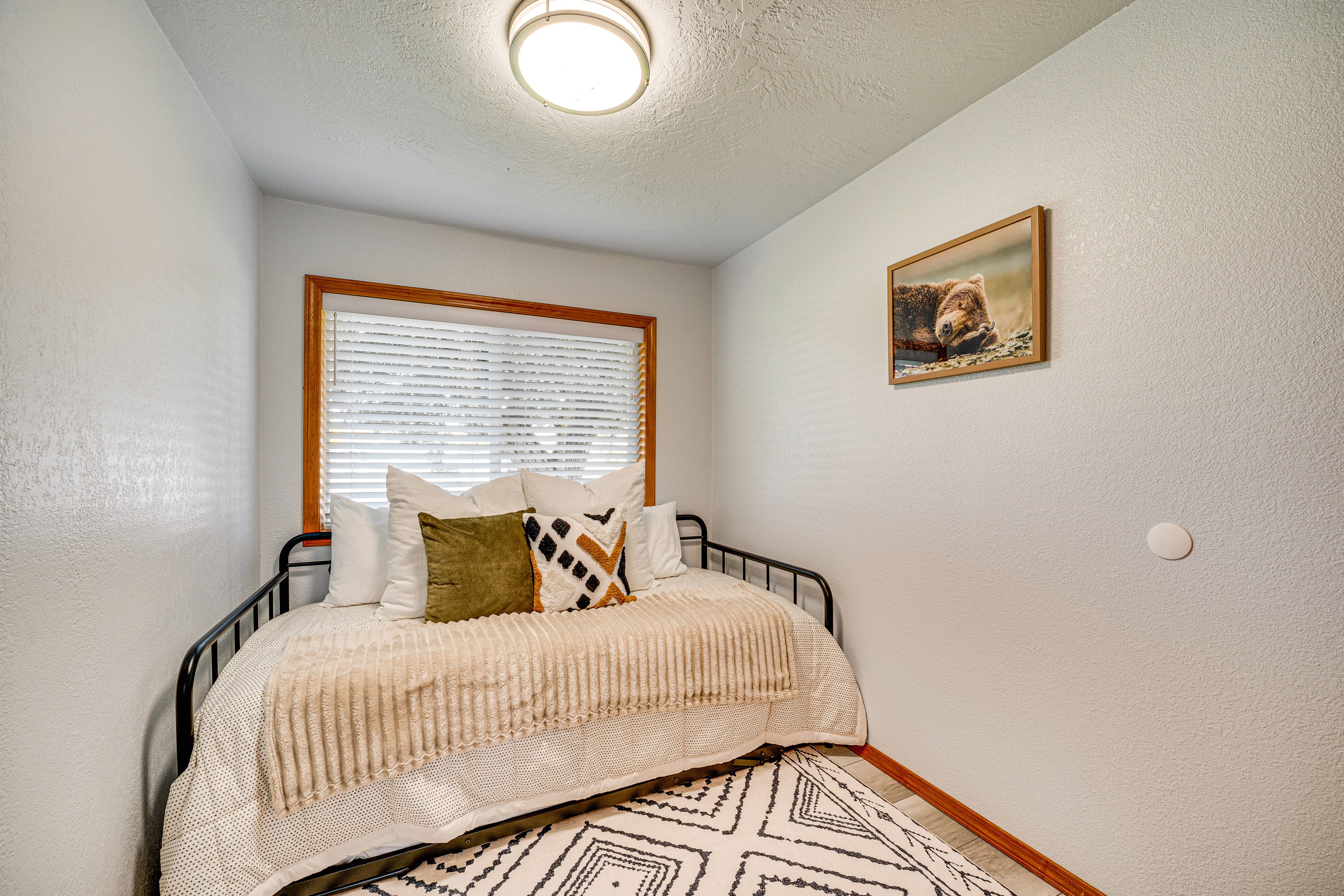 Bedroom 3 | Twin Daybed w/ Twin Trundle