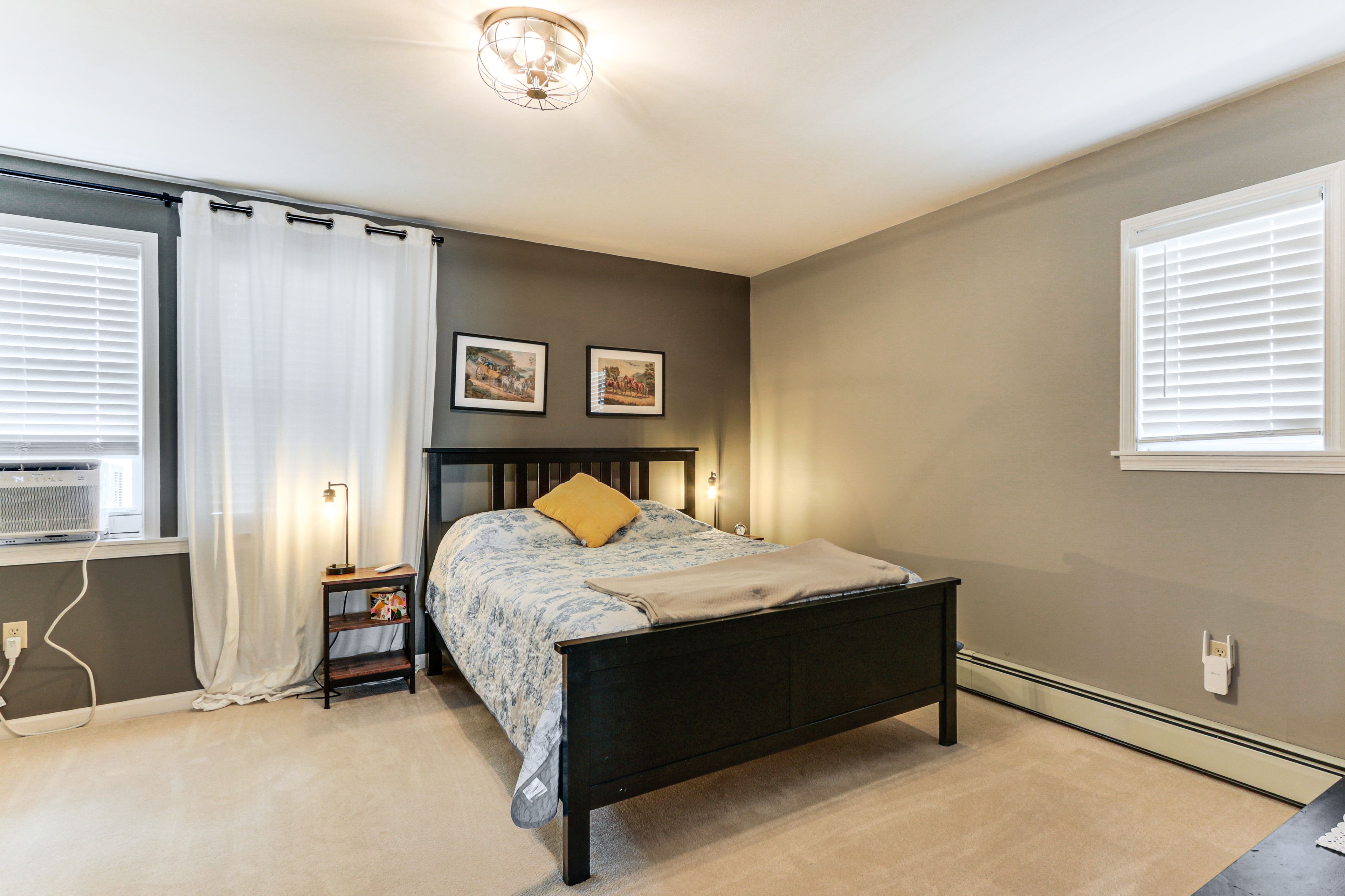 Bedroom | Queen Bed