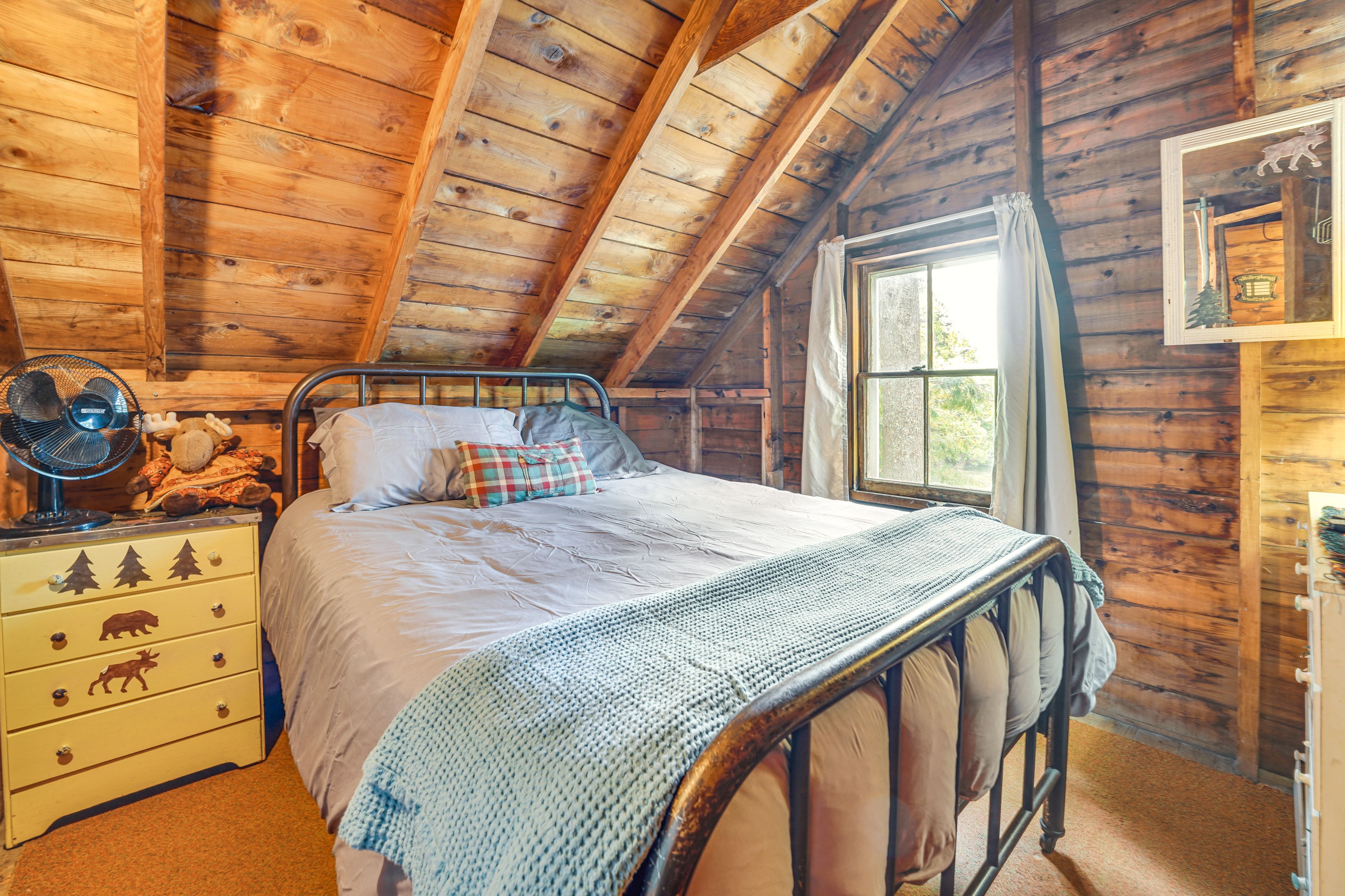 Bedroom 1 | Queen Bed | 2nd Floor