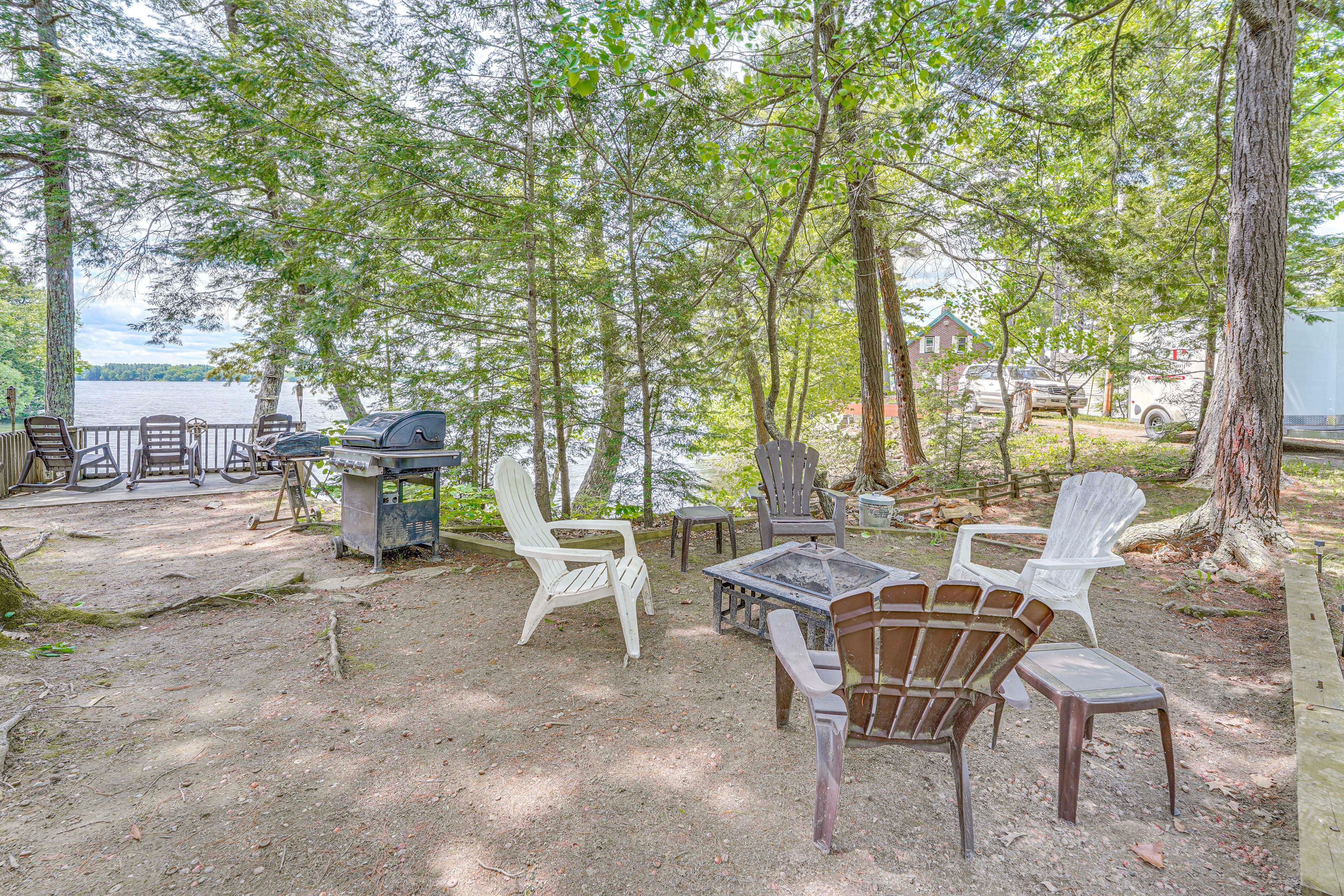 Outdoor Living Space | Fire Pit | Grills | Observation Deck