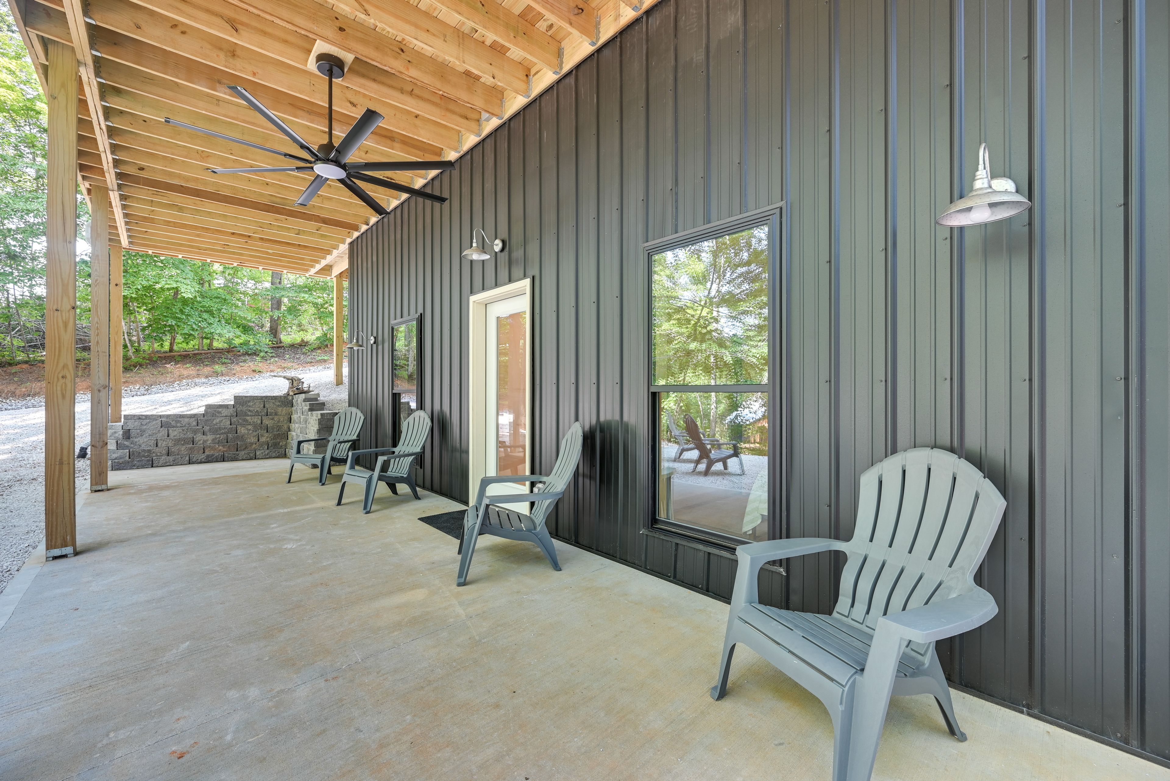 Covered Patio w/ Seating