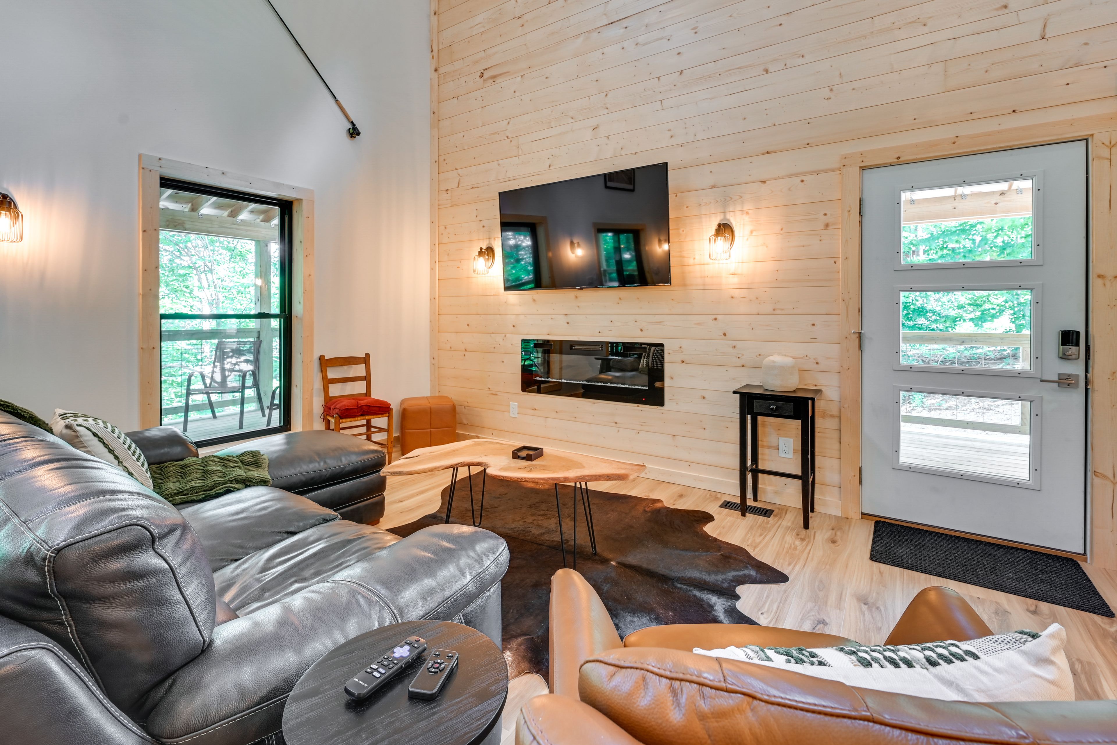 Living Room | Main Level | Books/Board Games | Fireplace | Smart TV w/ Roku