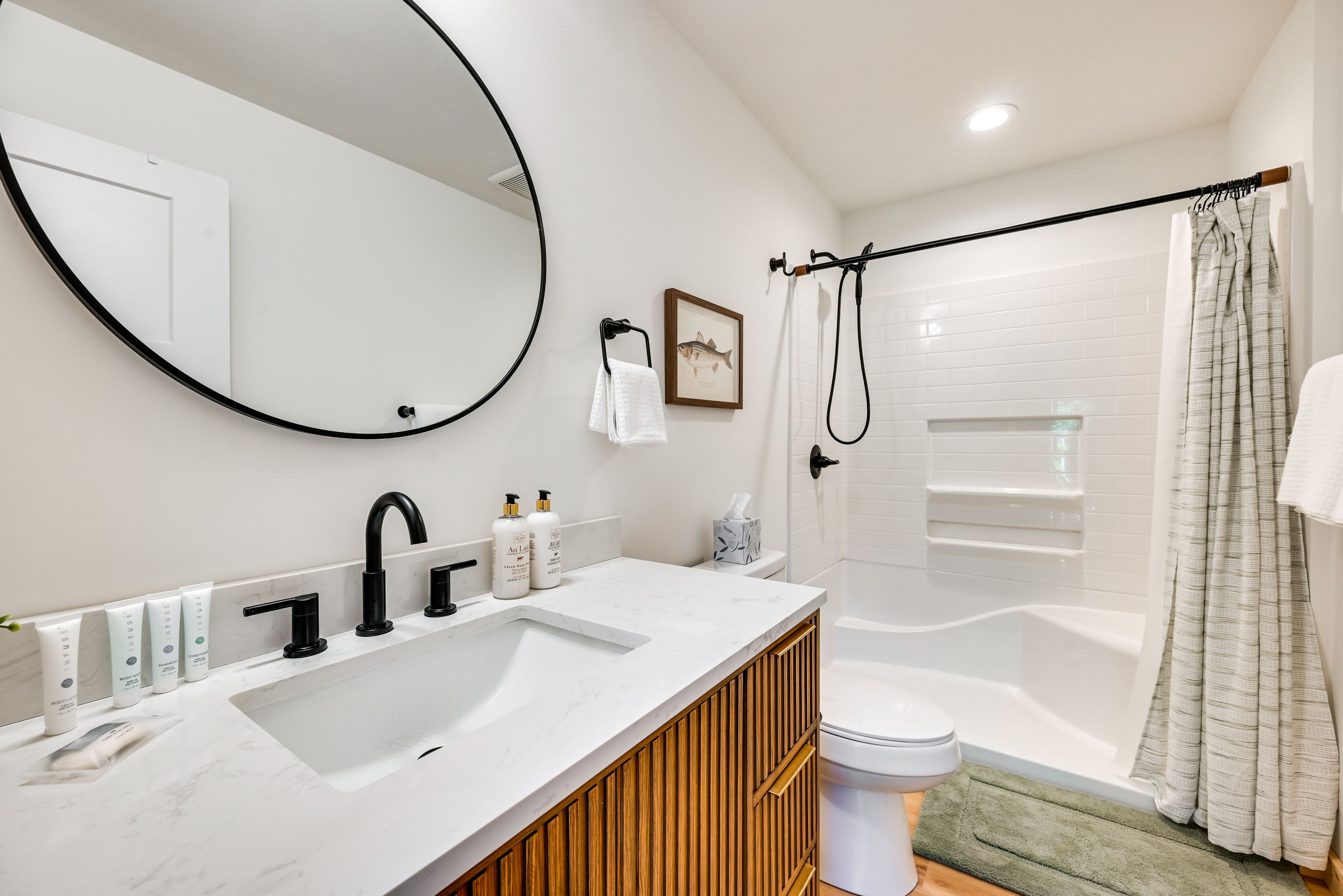 Full Bathroom | Main Level | Towels Provided