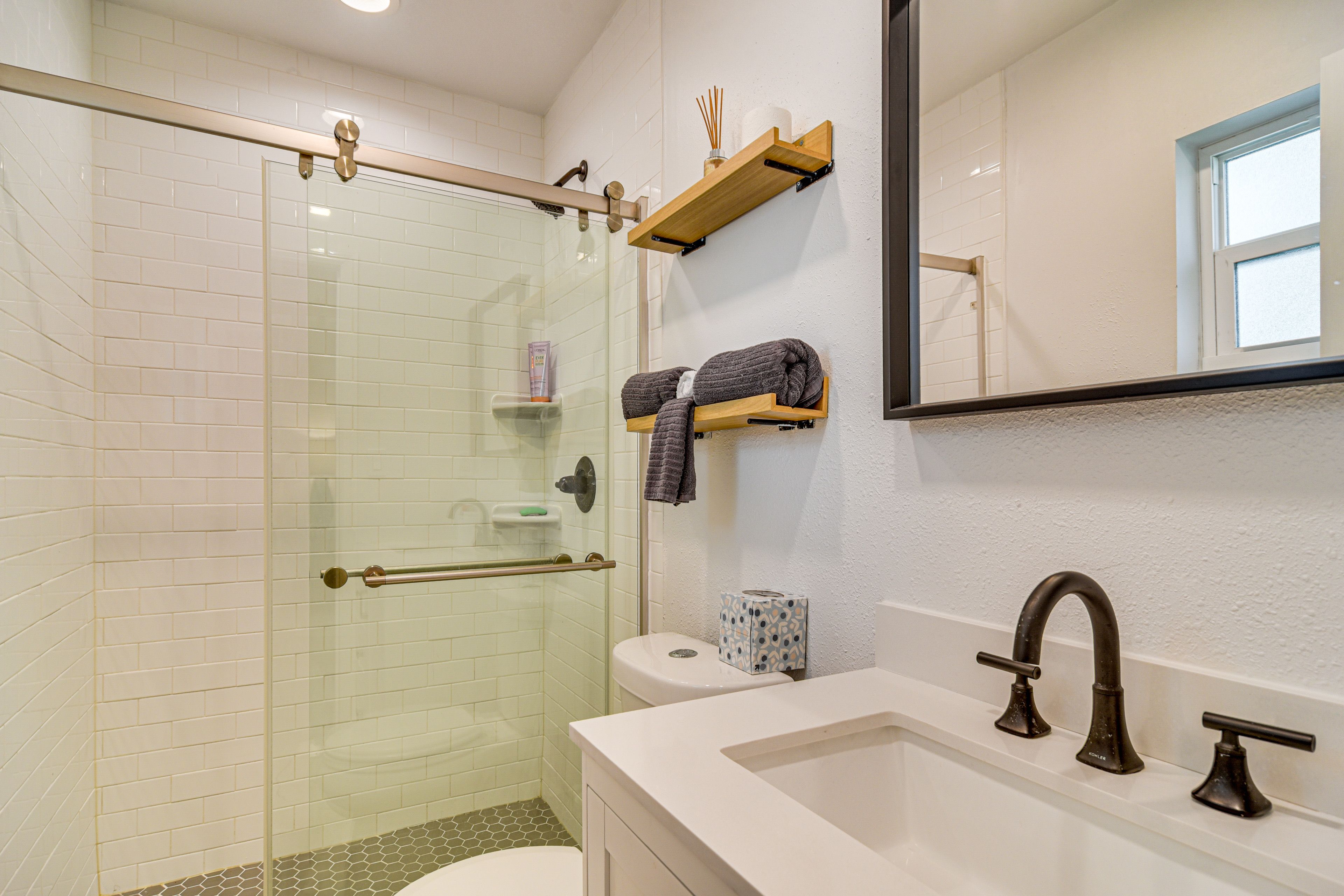 Full Bathroom | Towels Provided