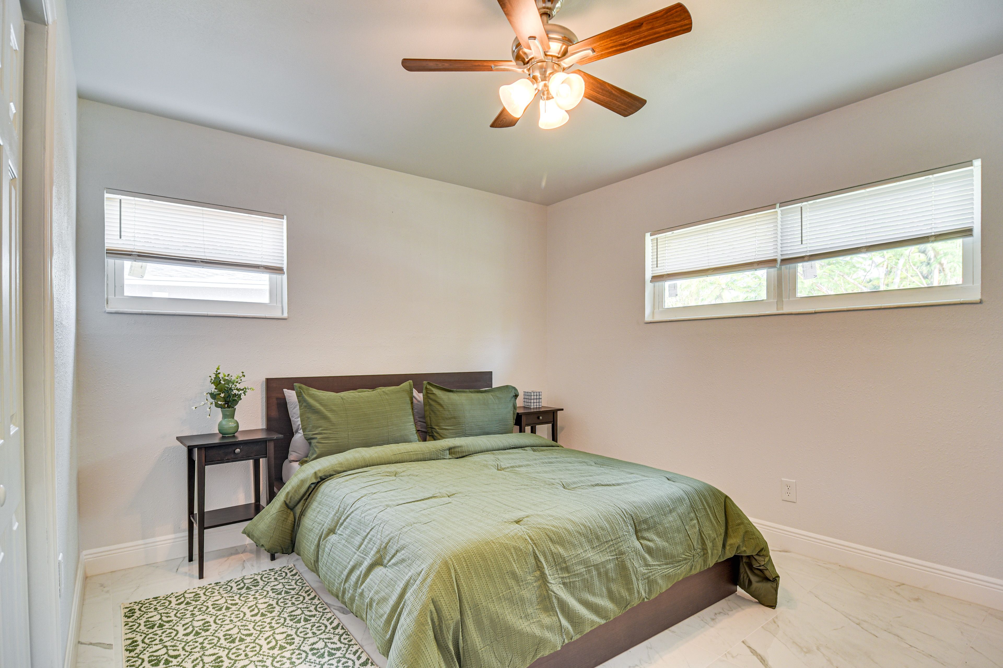 Bedroom 2 | Queen Bed