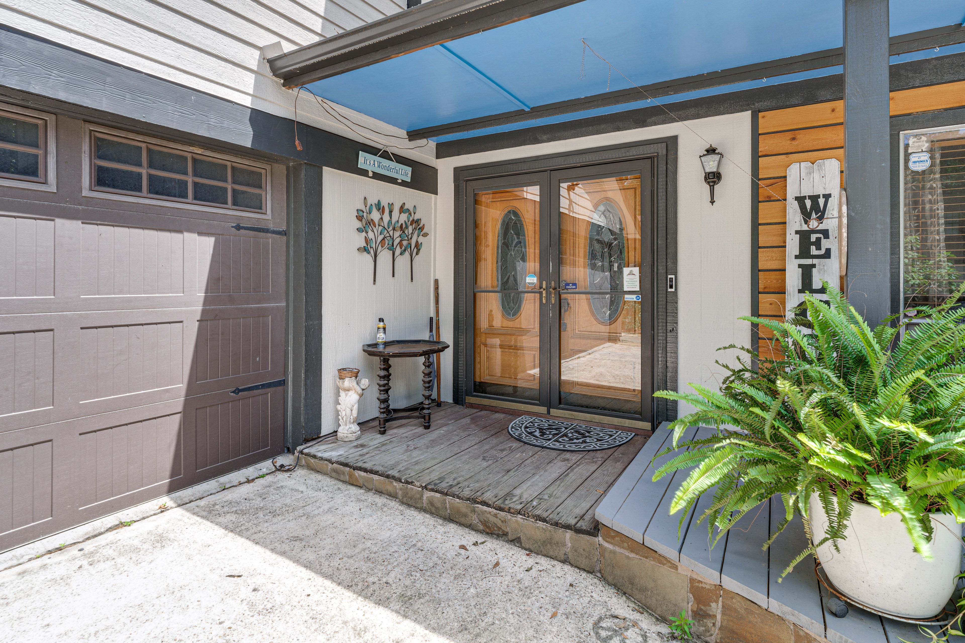 Entry | Driveway (3 Vehicles)