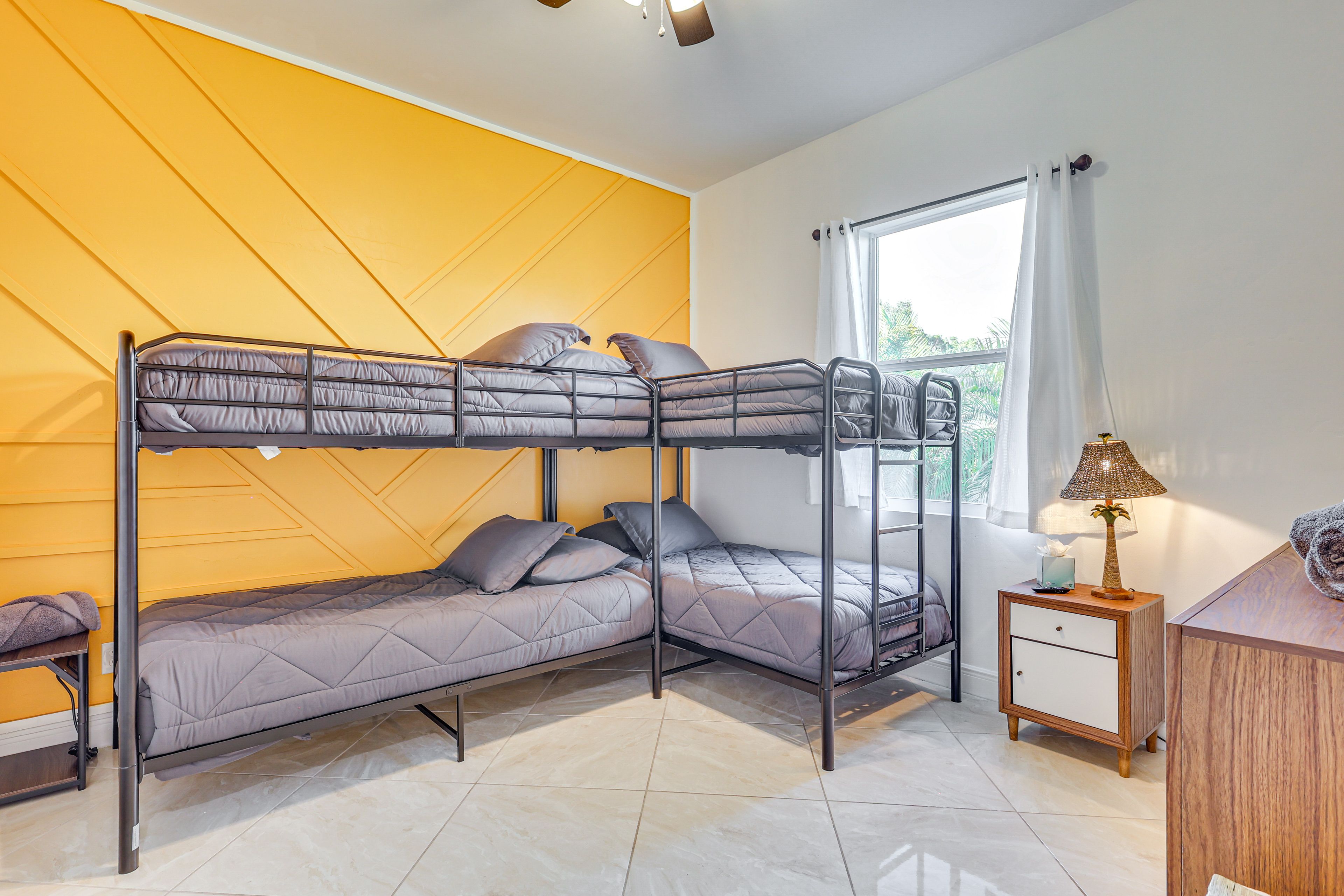 Bedroom 3 | 2 Twin Bunk Beds | Smart TV