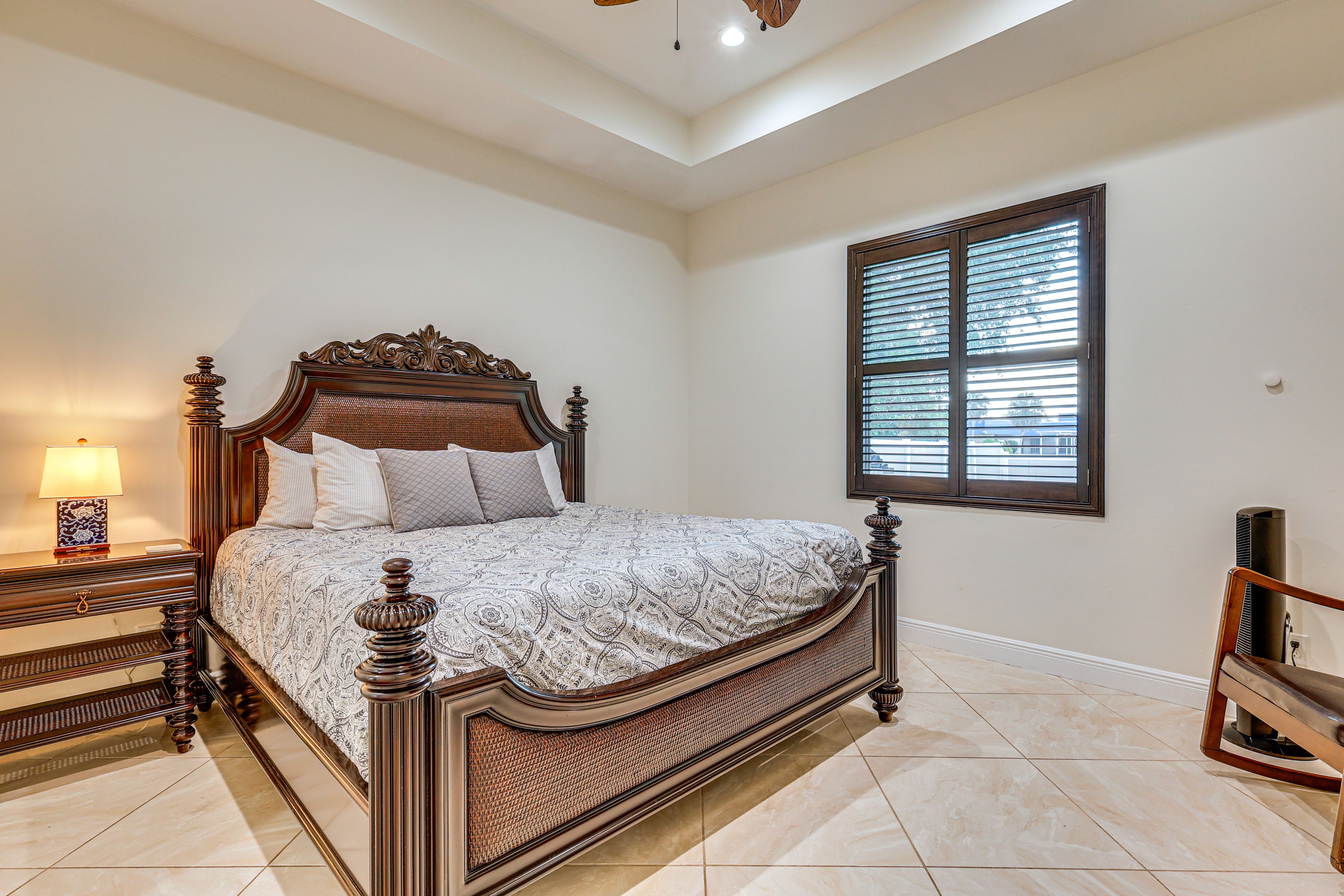 Bedroom 1 | King Bed | Smart TV | En-Suite Bathroom