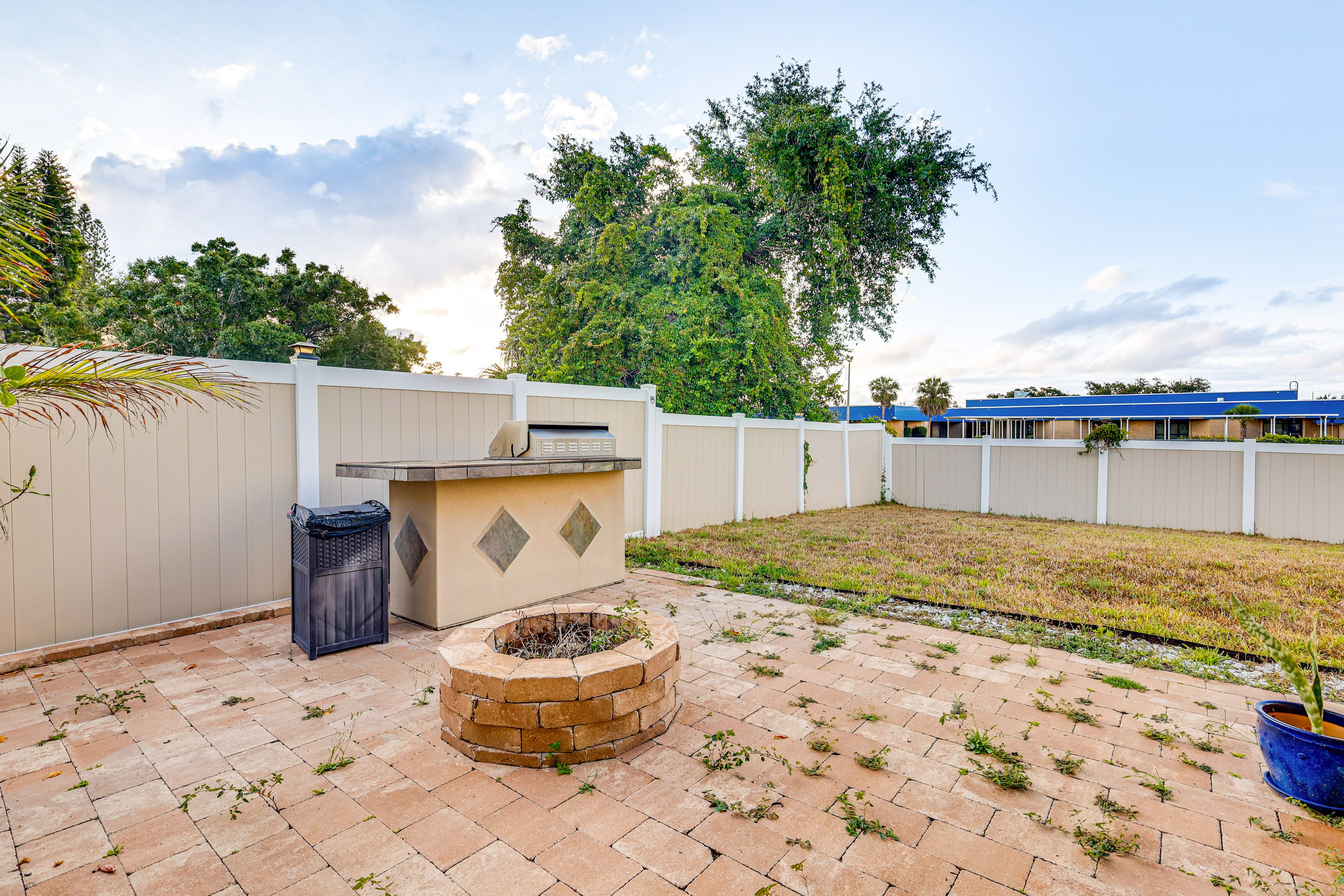 Patio | Fire Pit | Gas Grill