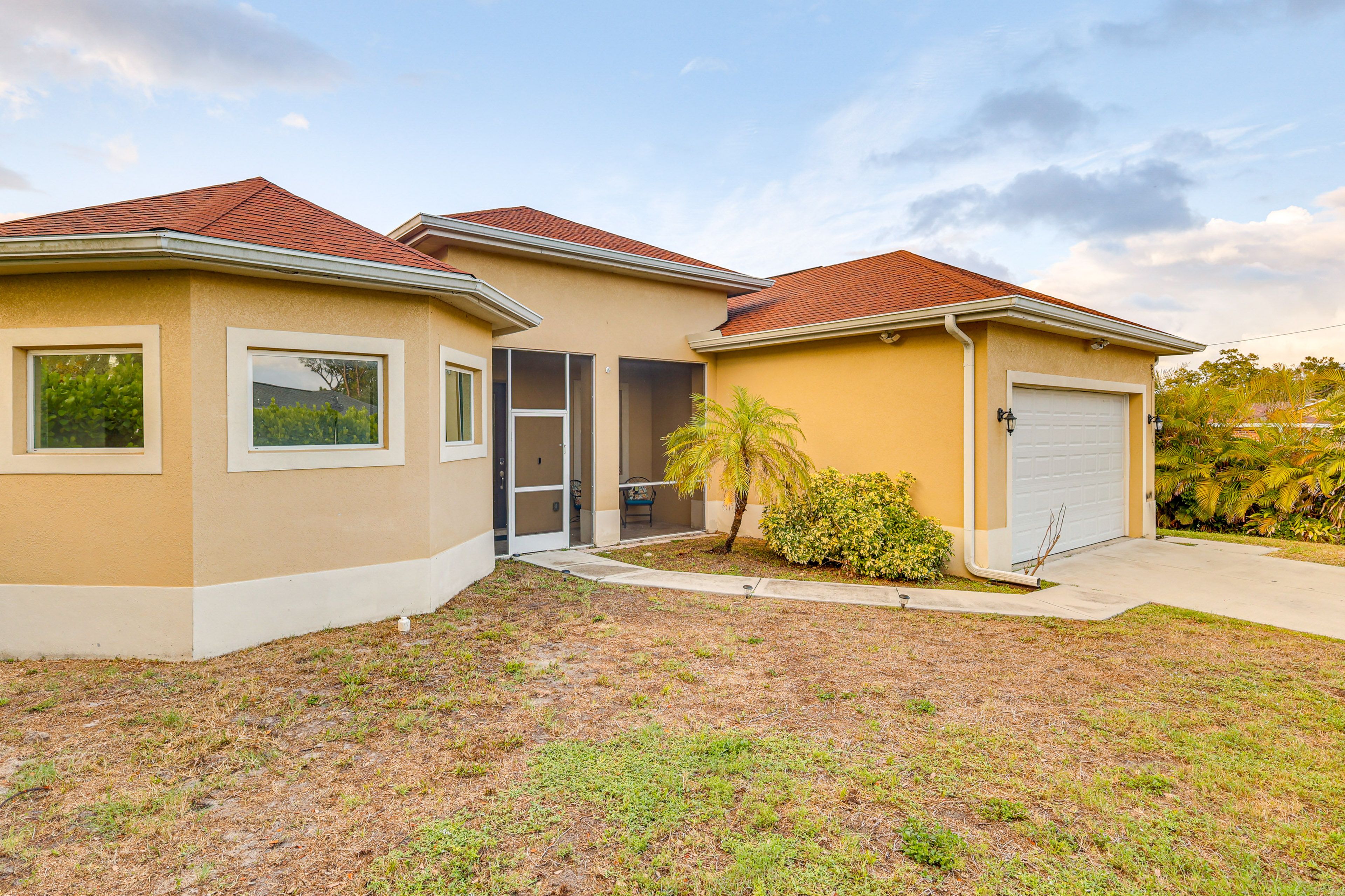 Parking | Garage (2 Vehicles) | Driveway (2 Vehicles) | RV/Trailer Parking