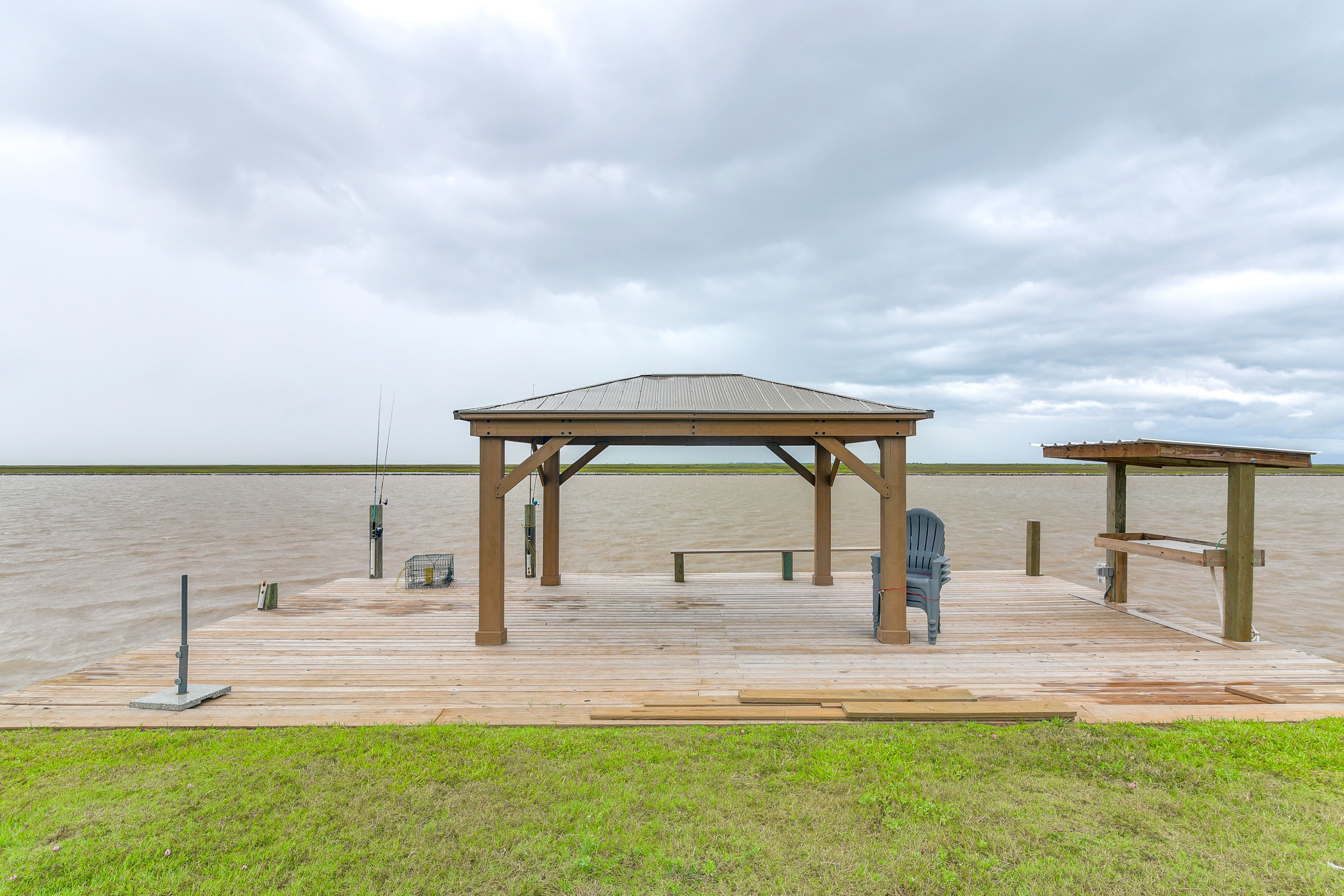 Bay City Vacation Rental | 2BR | 1BA | 920 Sq Ft | 6 Steps to Enter