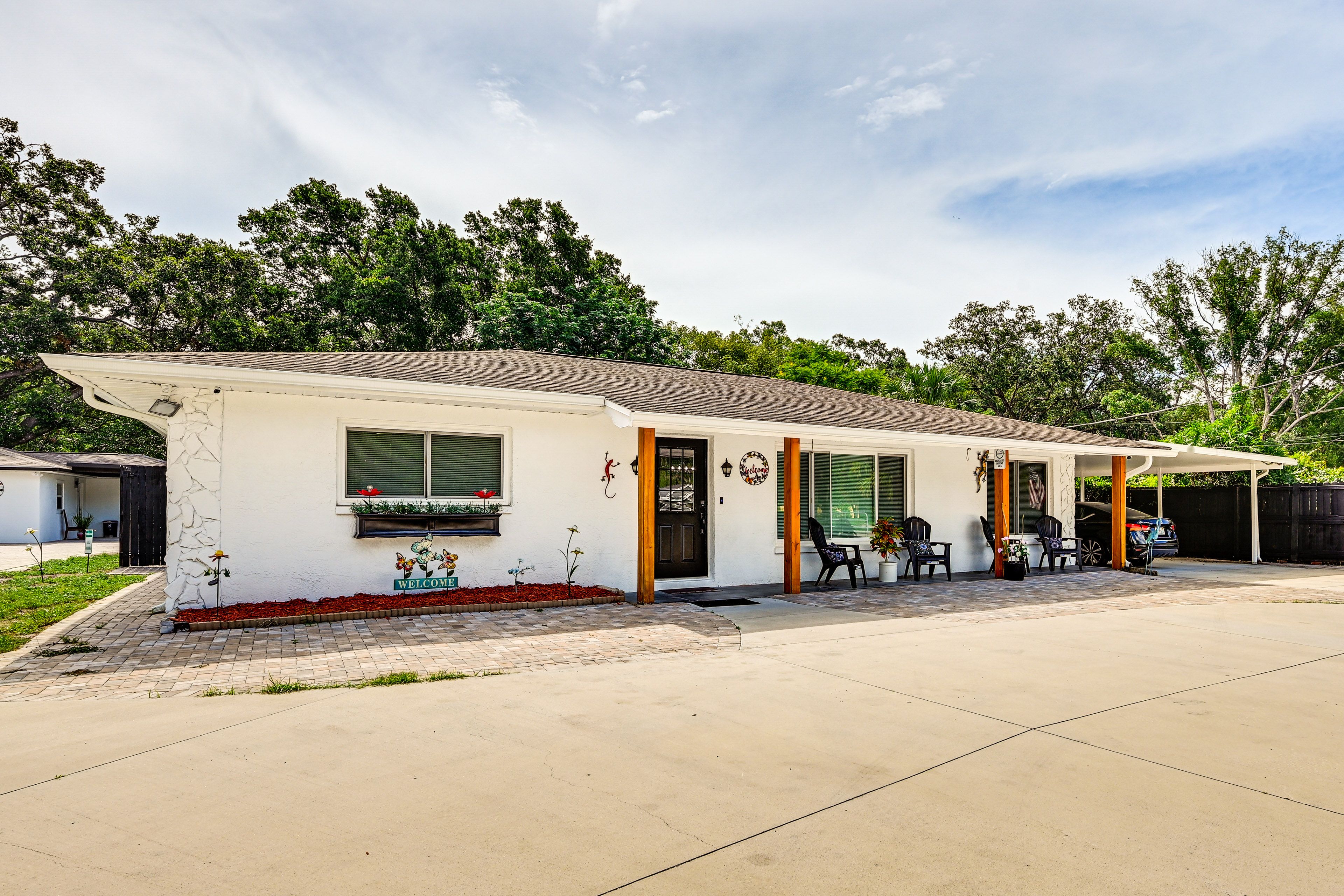 Parking | Driveway (5 Vehicles) | RV/Trailer Parking