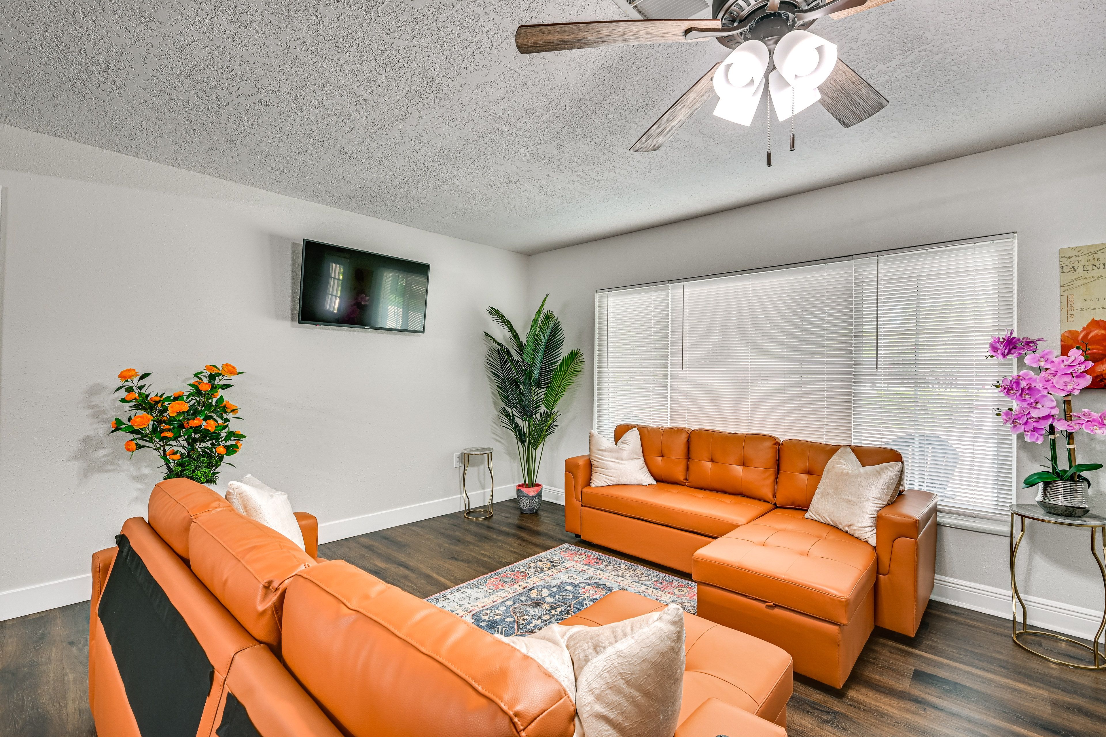 Living Room | Free WiFi | Smart TV | Central A/C | 2 Queen Sleeper Sofas