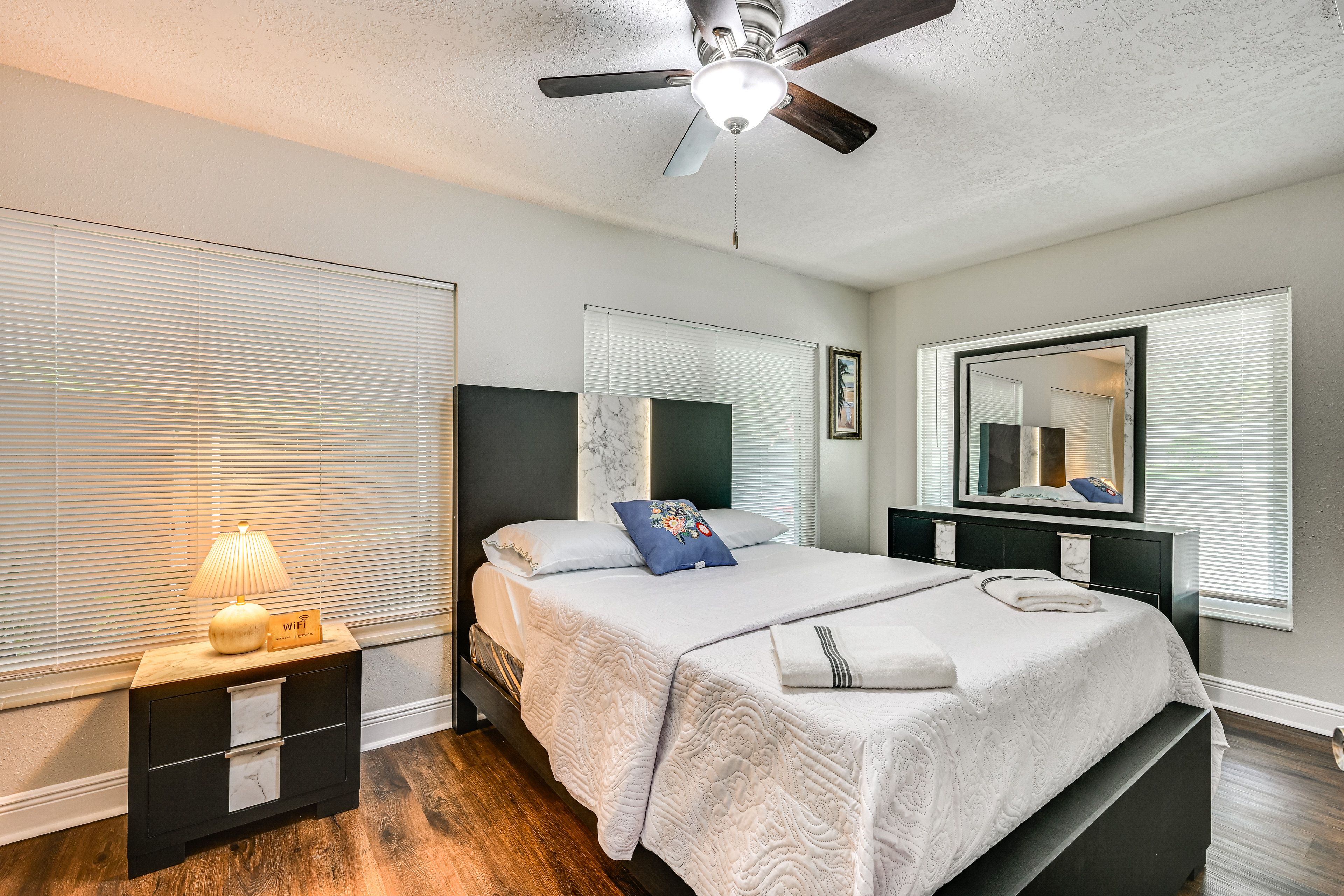 Bedroom 3 | Queen Bed