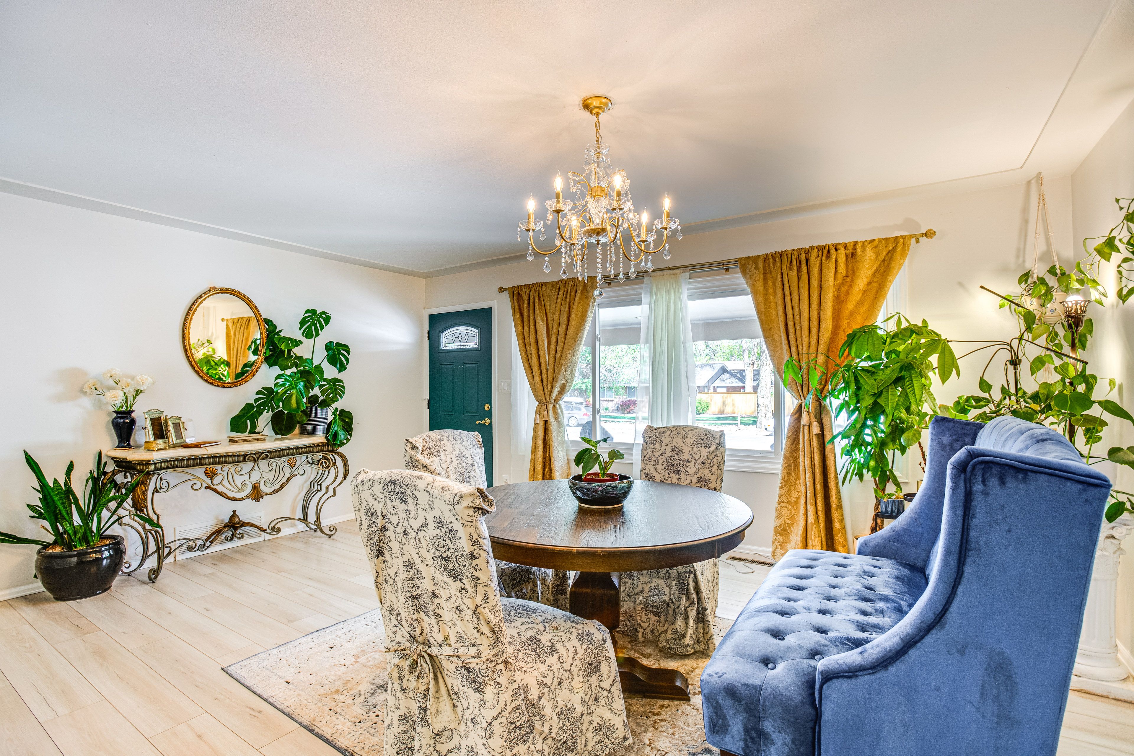 Formal Dining Room | Dishware & Flatware
