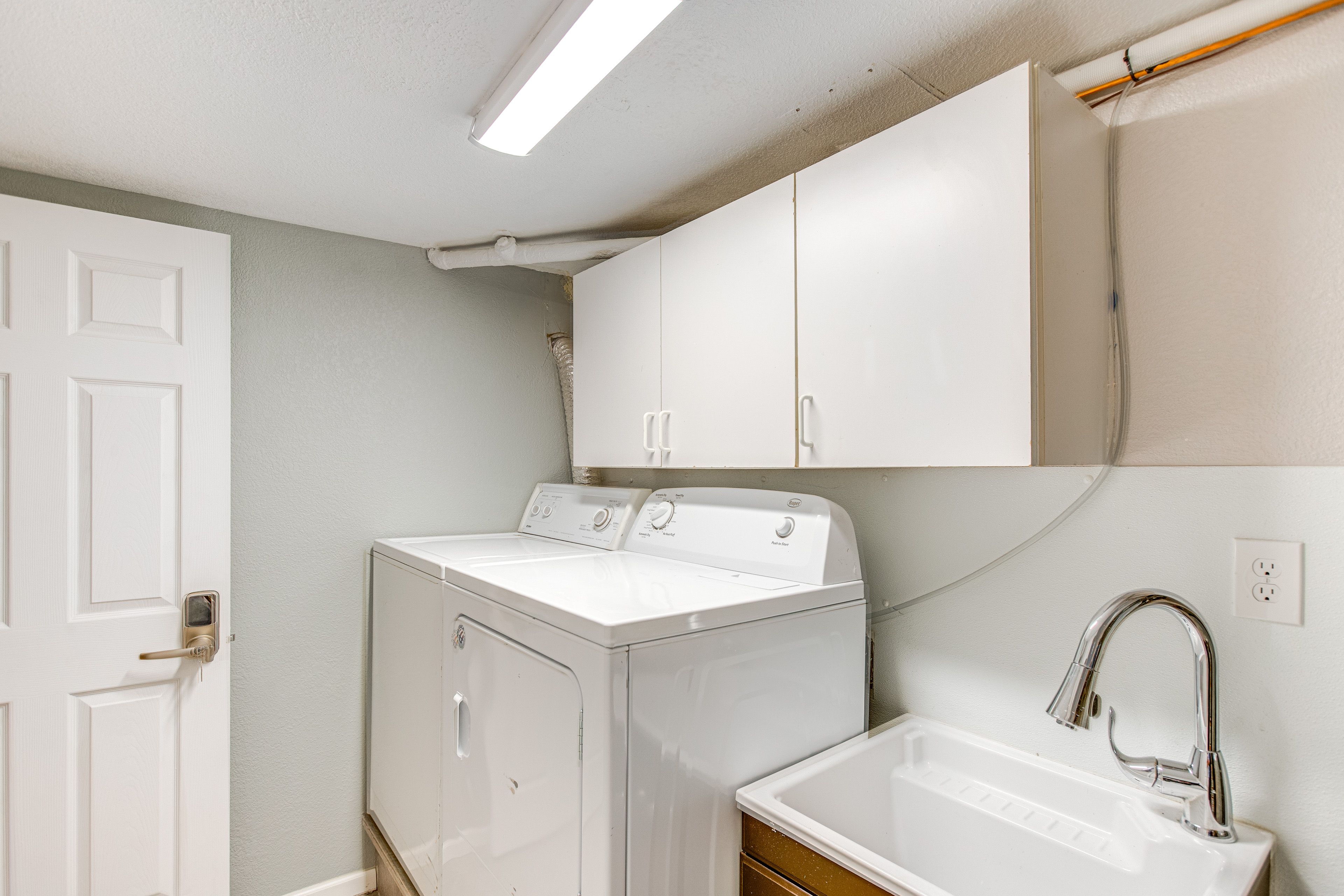 Laundry Room | Washer & Dryer