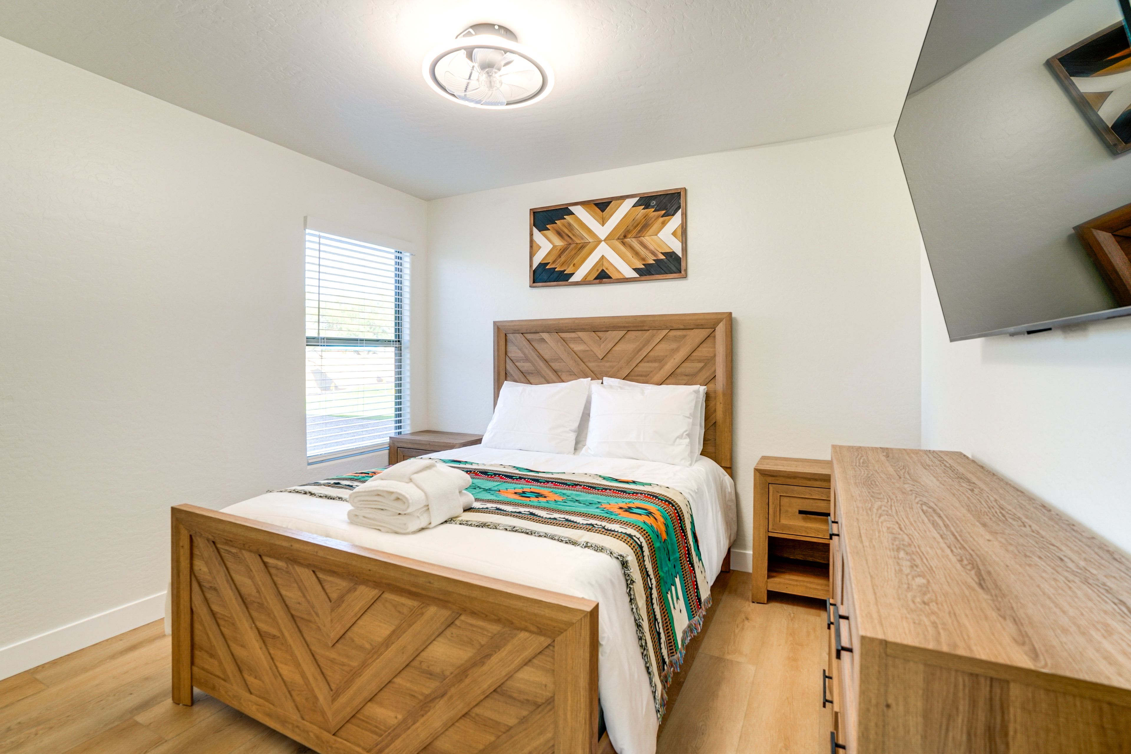 Bedroom 2 | Queen Bed | Smart TV