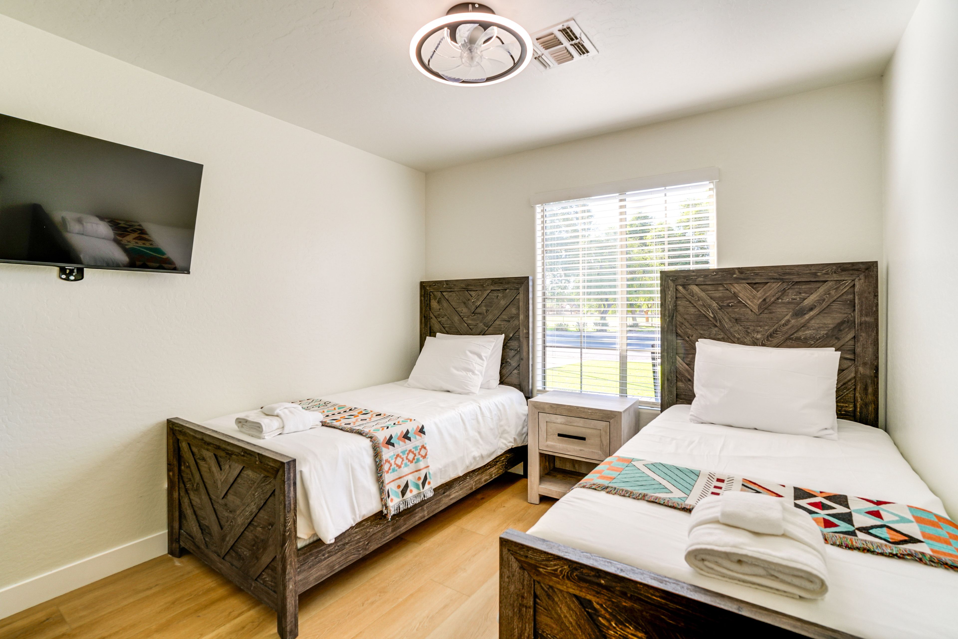 Bedroom 4 | 2 Twin Beds | Smart TV
