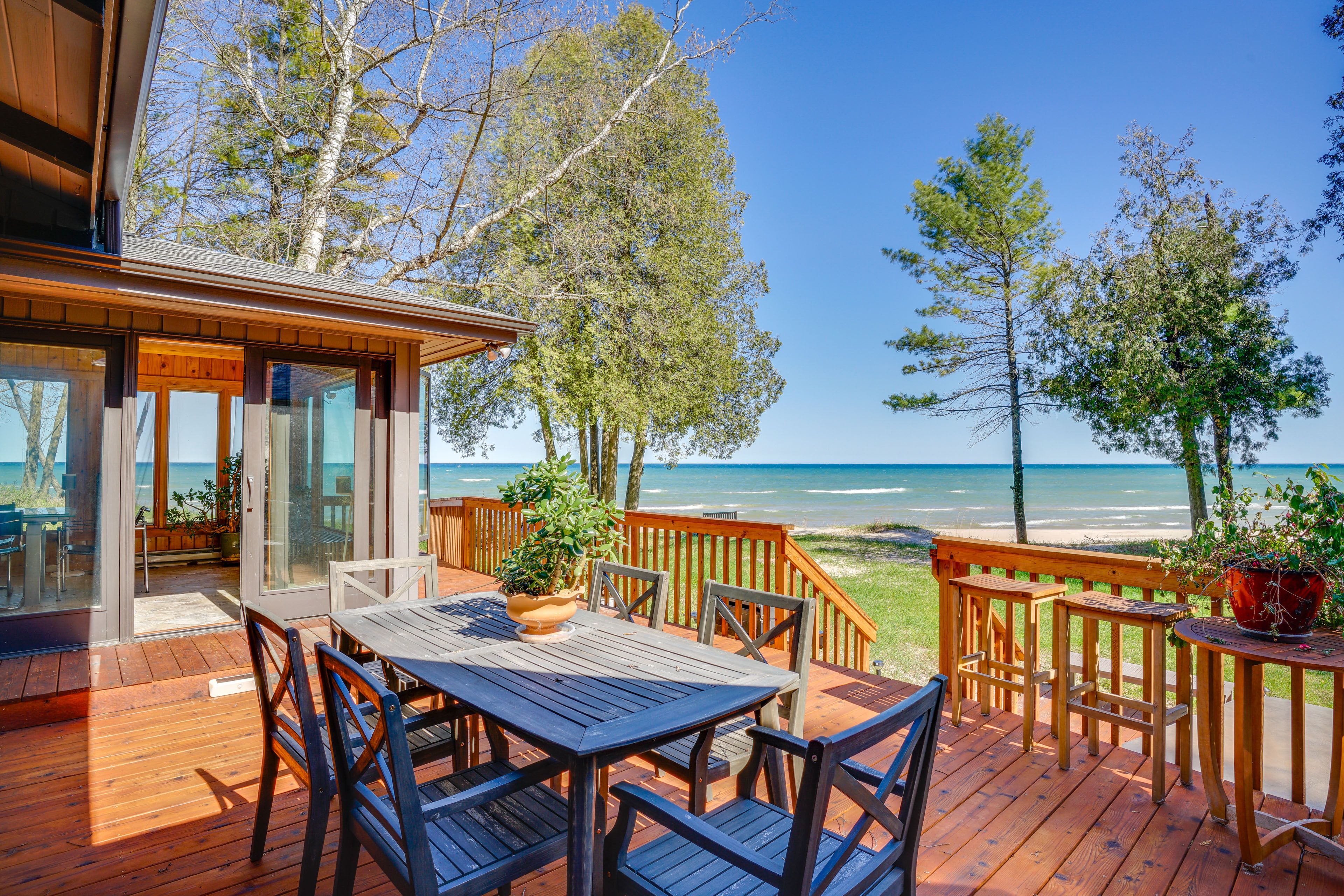 Oostburg Vacation Rental | 4BR | 2BA | 5,000 Sq Ft | Small Step to Enter