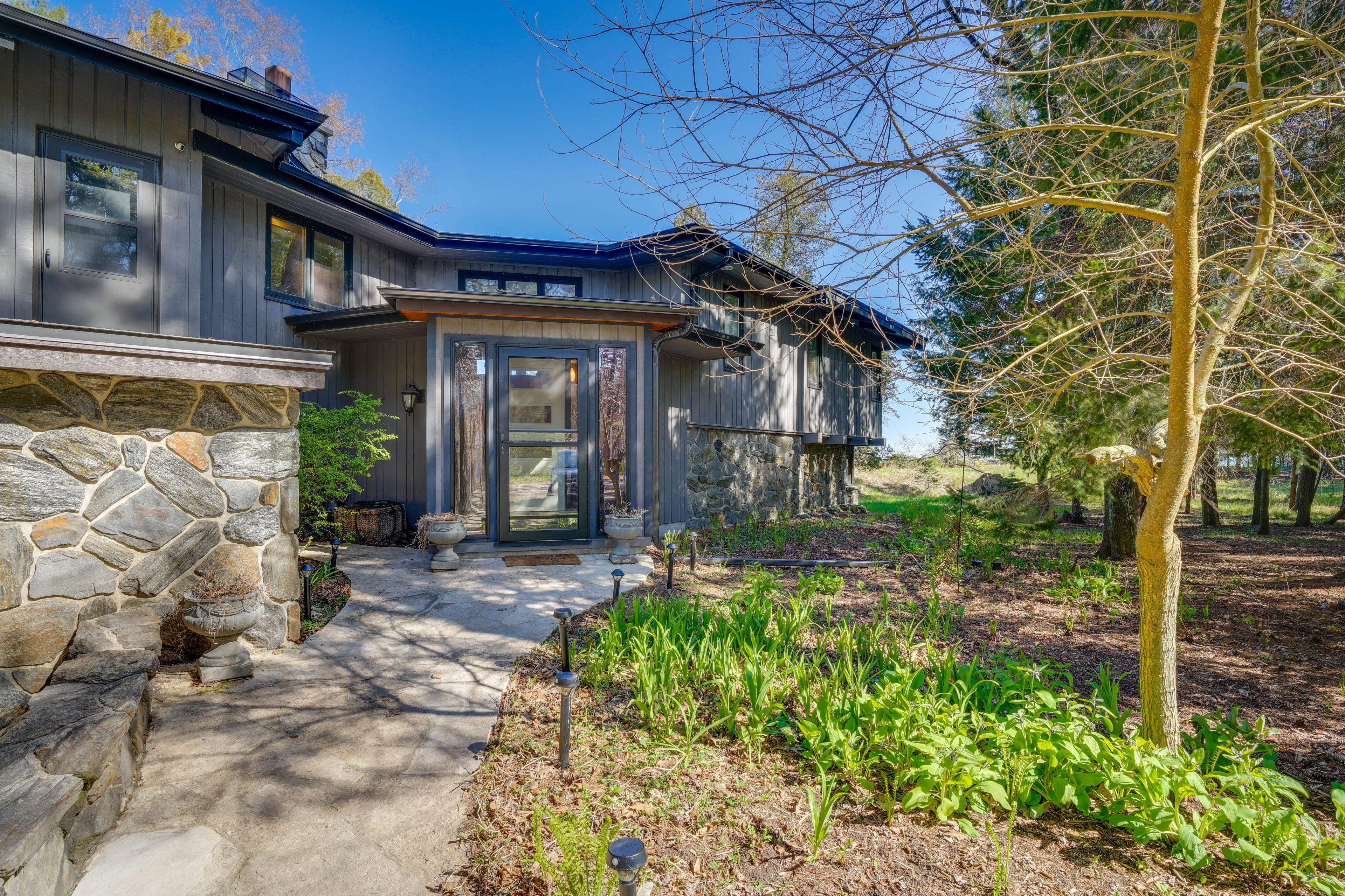 Property Exterior | Driveway (4 Vehicles) | Free Street Parking