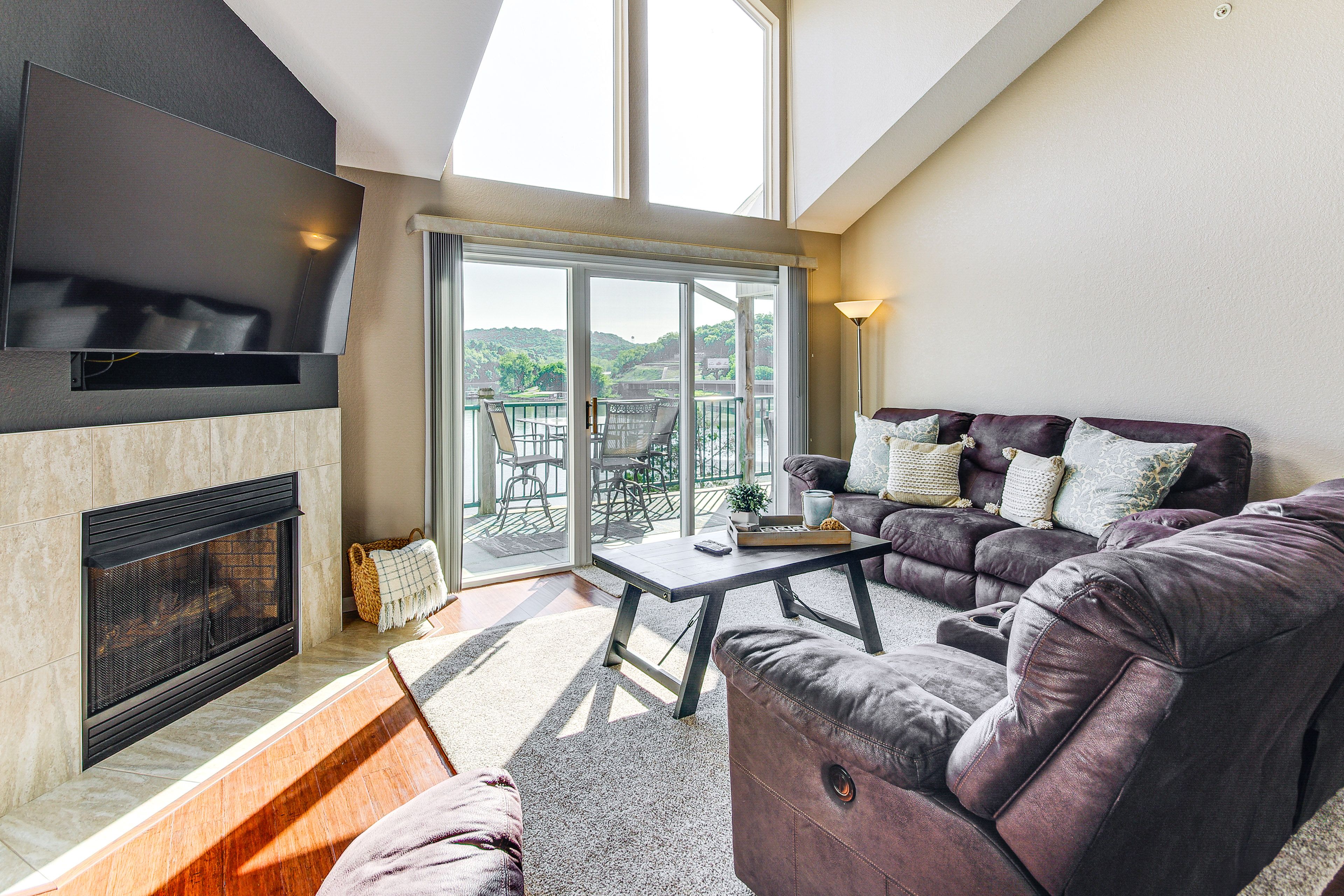 Living Room | Smart TV | Free WiFi | 1st Floor