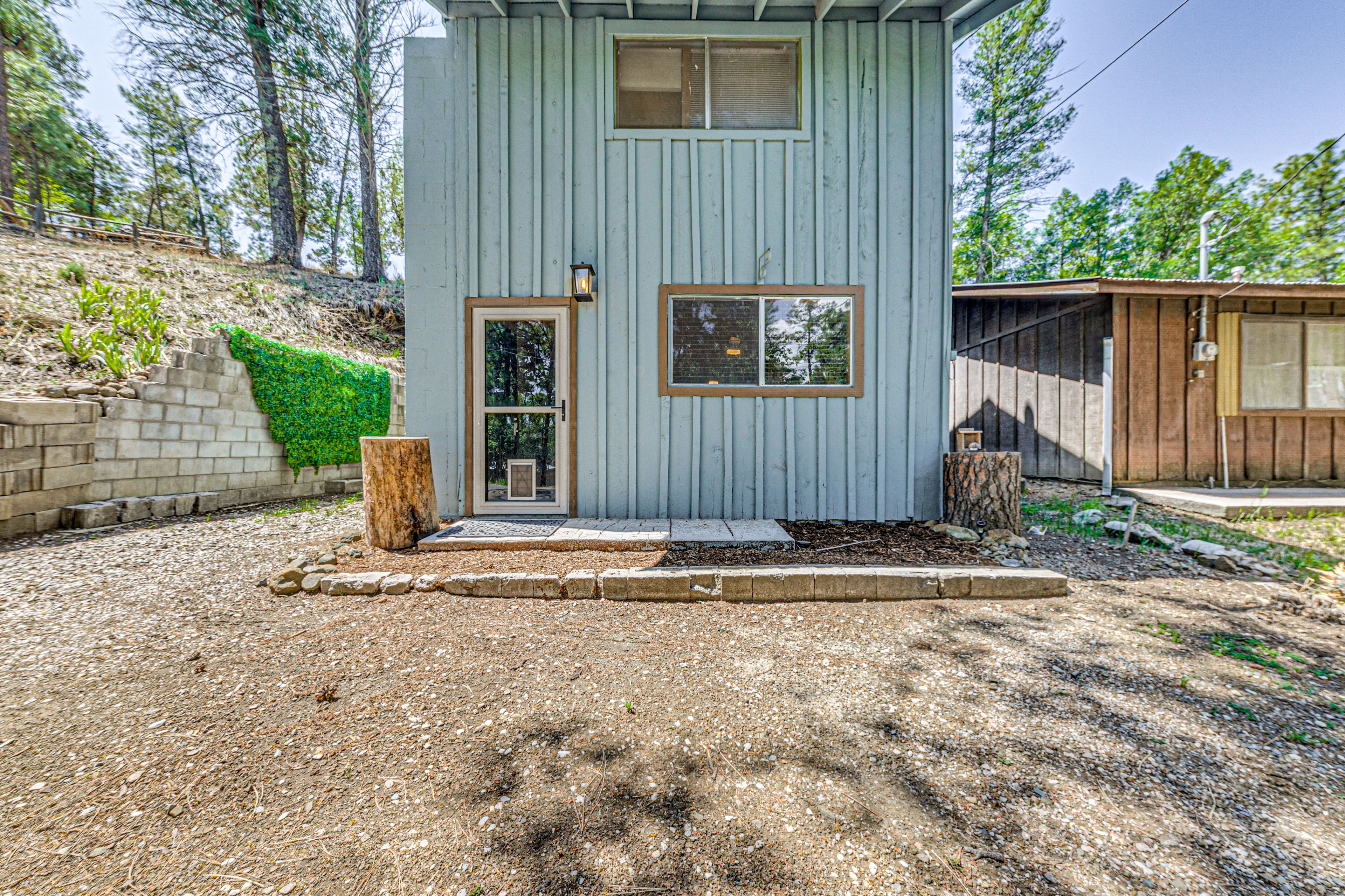 Cabin Exterior | Parking | Driveway (2 Vehicles)
