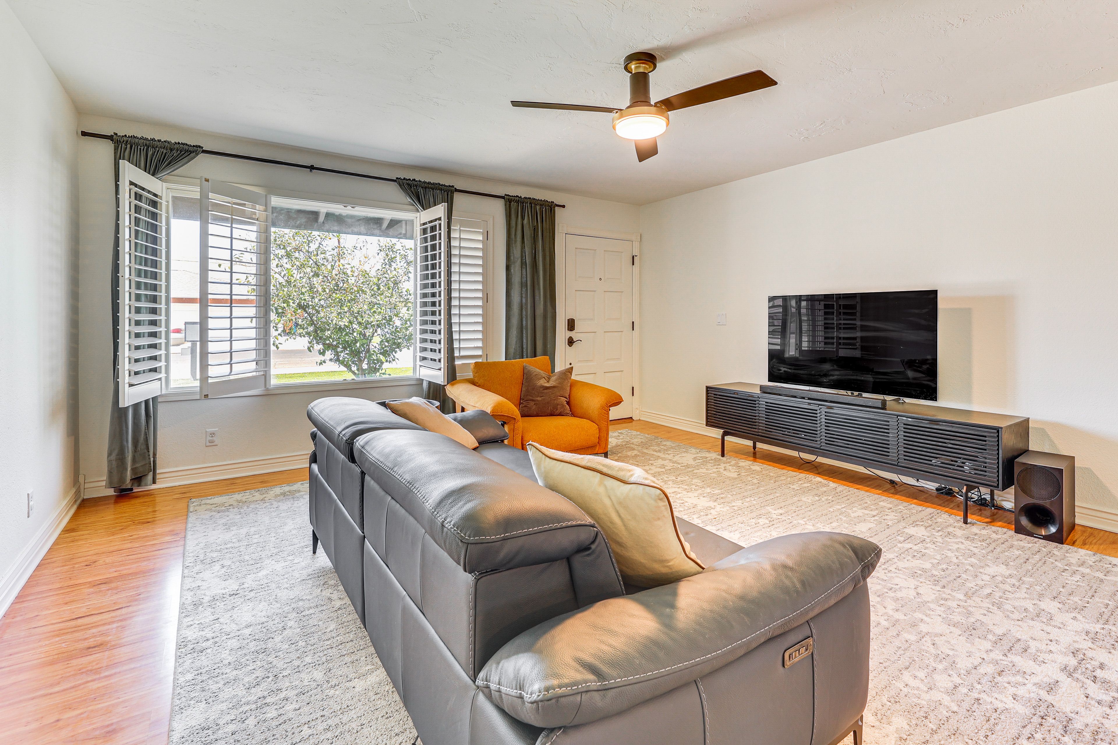 Living Room | Smart TV | Central A/C & Heating | Free WiFi