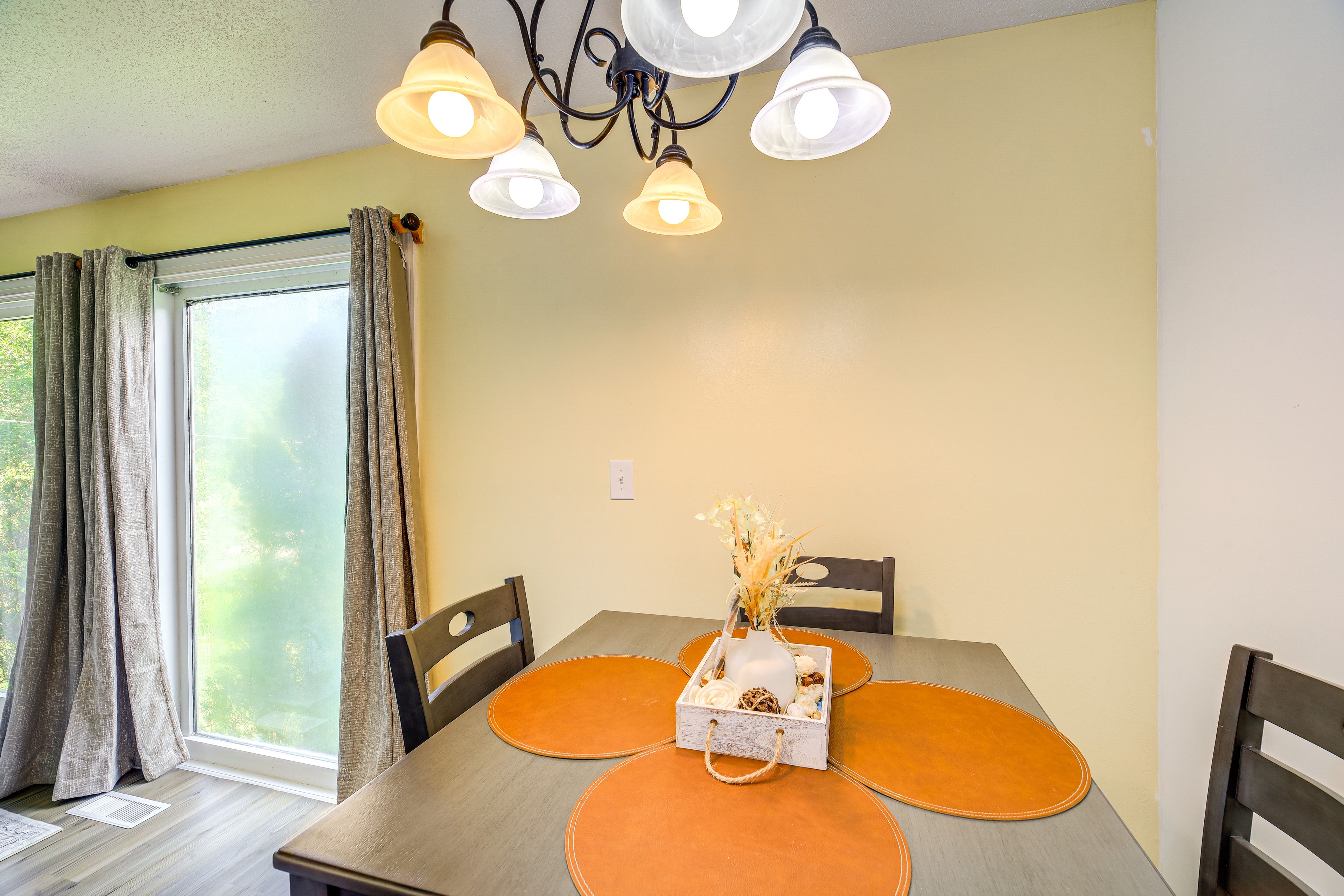 Dining Area | Dishware & Flatware