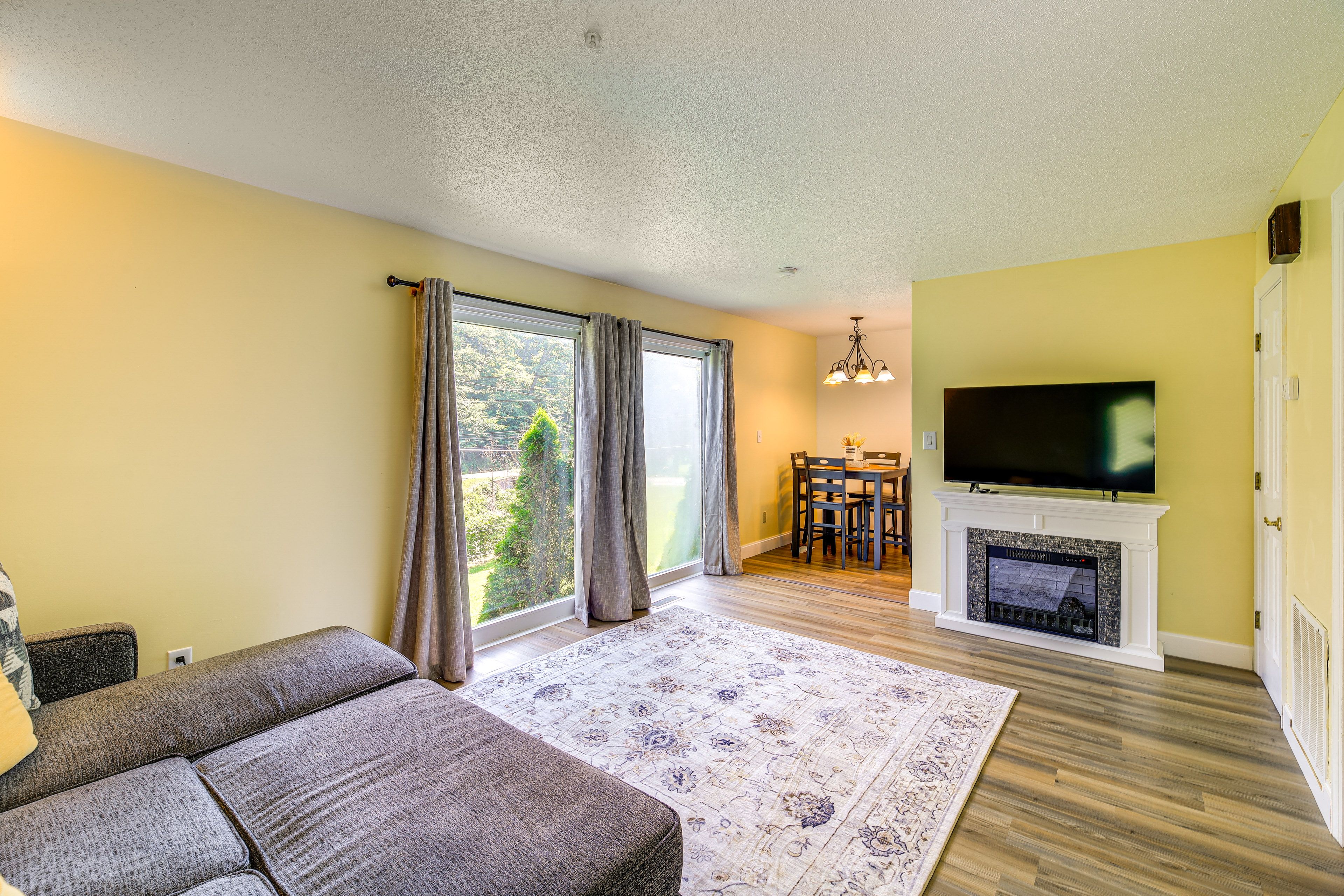 Living Space | Central A/C & Heating | Free WiFi