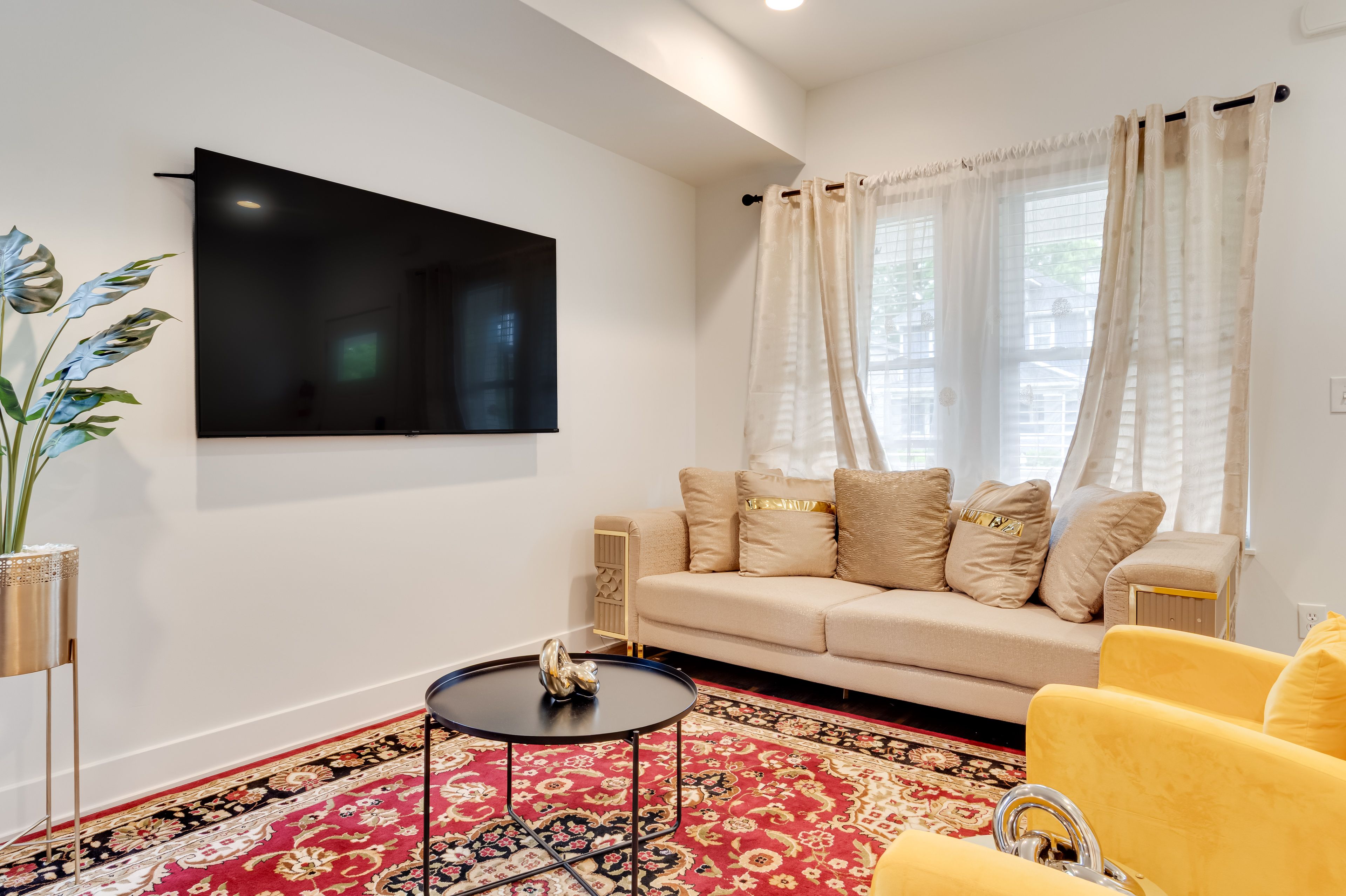 Living Room | Flat-Screen TV | 1st Floor