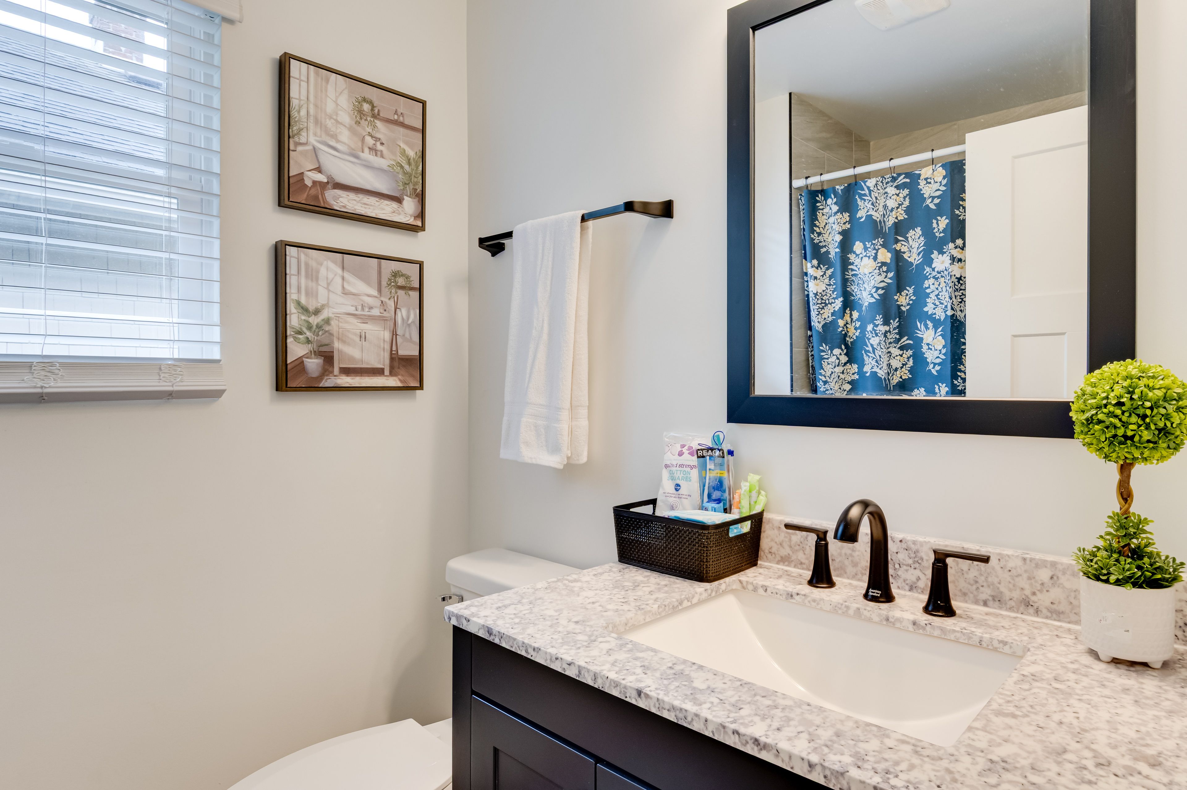 Full Bathroom | 2nd Floor