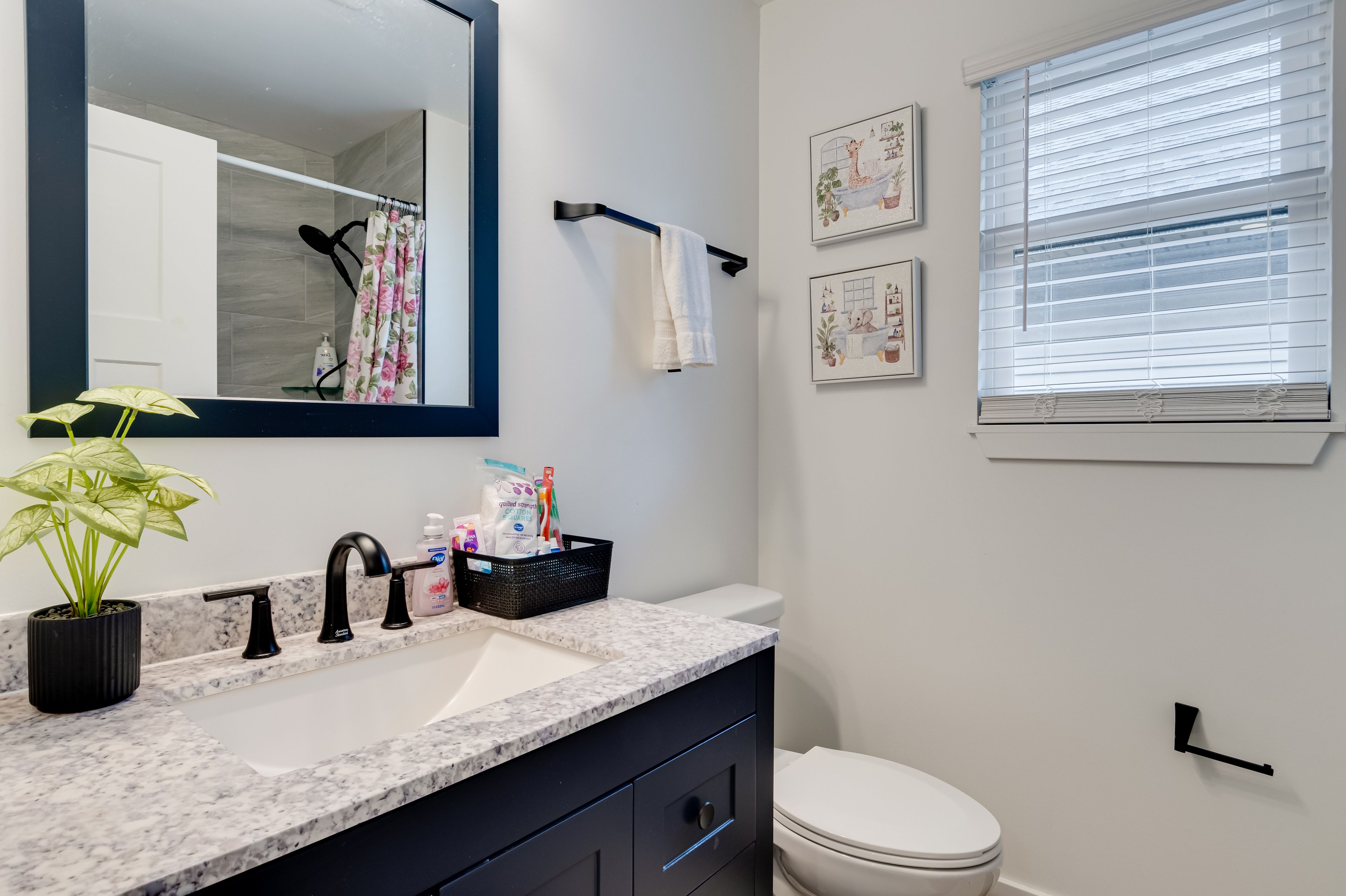 Full Bathroom | 2nd Floor